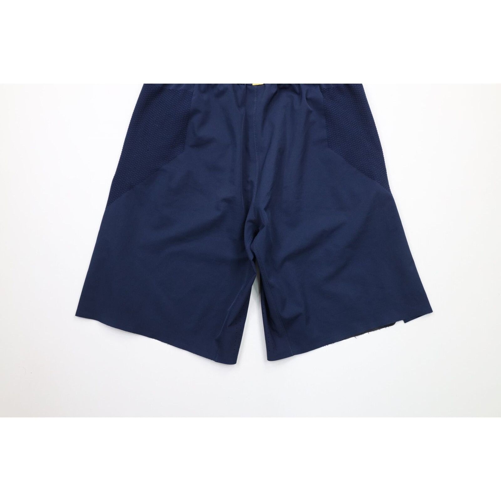 Jordan Brand × Nike Nike Air Jordan Spell Out University of Michigan Tech Shorts Size US 32 / EU 48 - 11 Thumbnail
