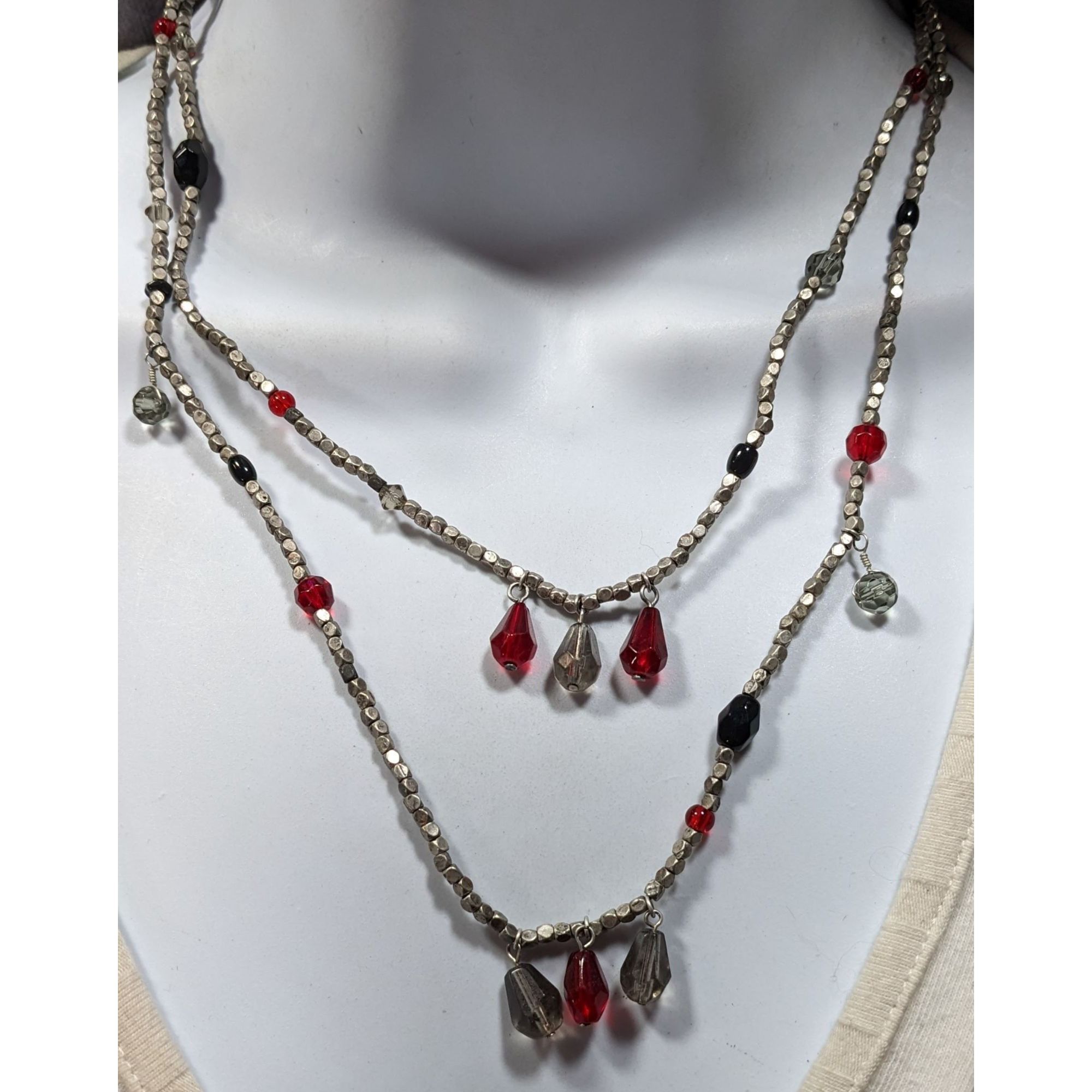 Handmade Handmade Layered Red Glass And Silver Tone Metal Beaded Neck Size ONE SIZE - 2 Thumbnail