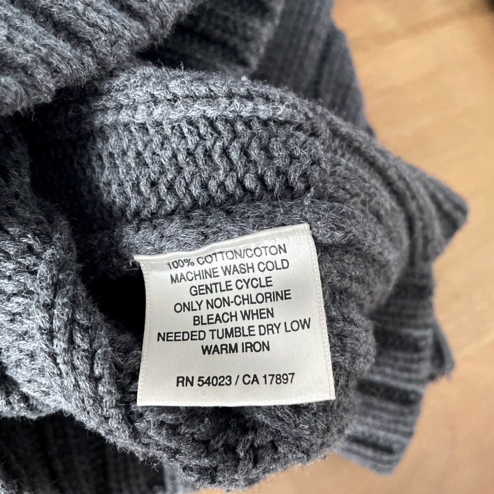 Old Navy VINTAGE Old Navy Cardigan Sweater Womens M Gray Cable Knit Cropped Button Y2K Size M / US 6-8 / IT 42-44 - 5 Thumbnail
