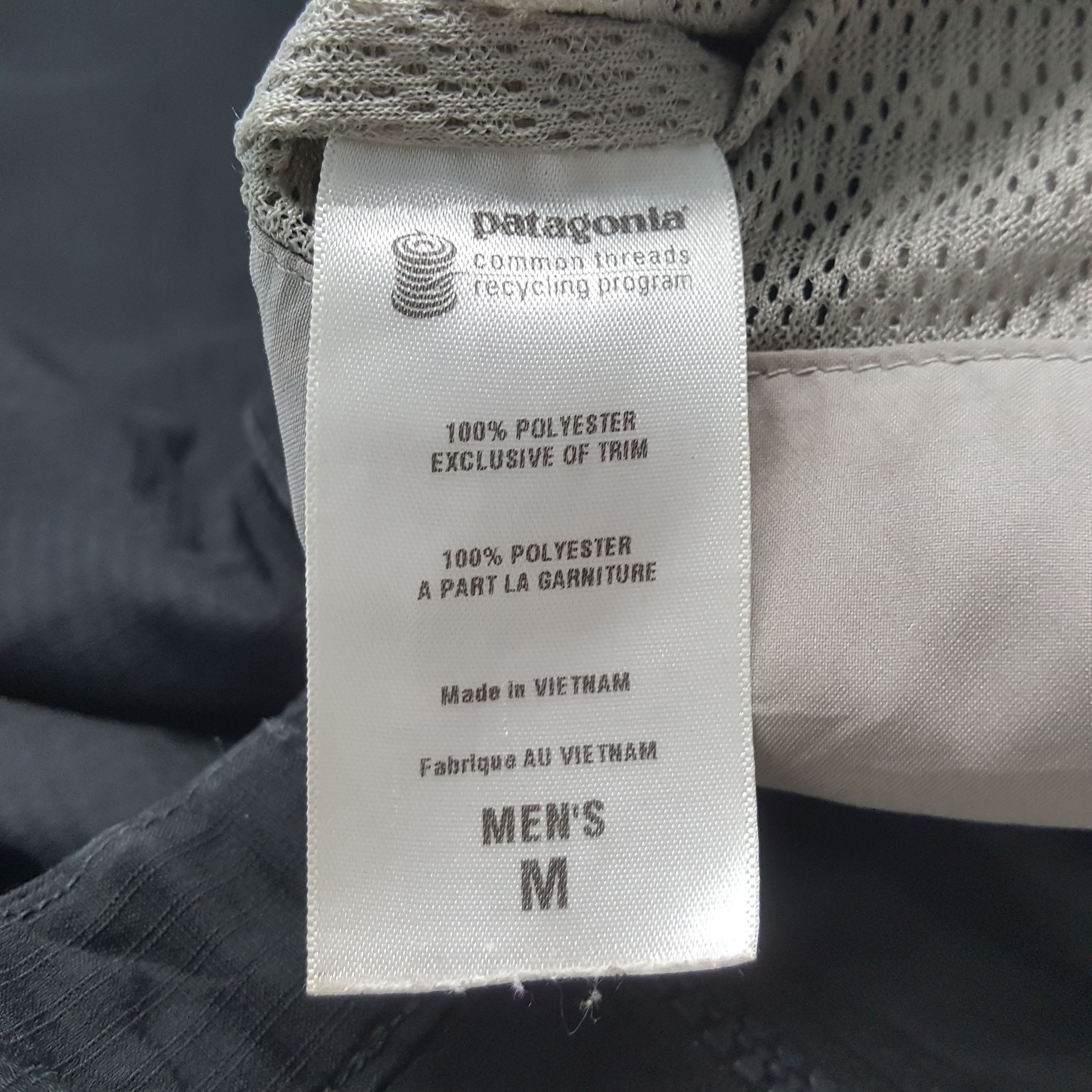 Patagonia Vintage Patagonia Outdoor Windbreaker Hoodies 33 Size US L / EU 52-54 / 3 - 9 Thumbnail