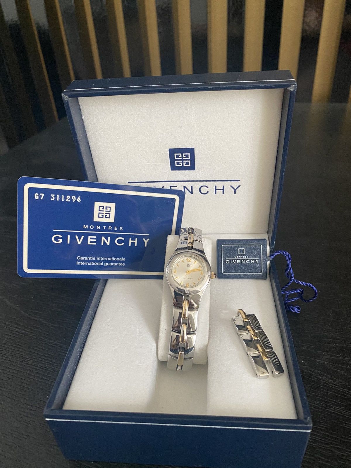Givenchy Givenchy watch silver gold luxury brand japan Size ONE SIZE - 1 Thumbnail