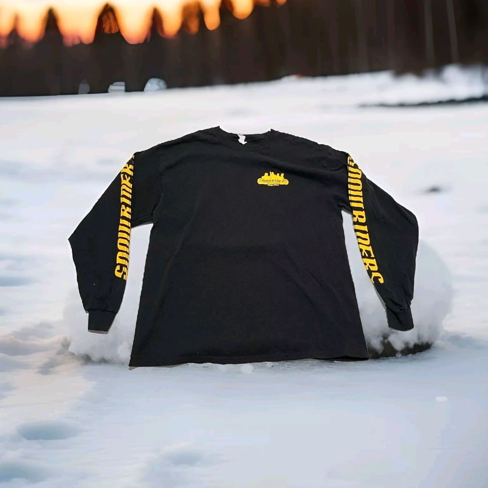 Gildan Gildan Ultra Cotton T-Shirt Men Snowriders Boardshop Graphic Print Crew Neck Long Sleeve XL Black Yellow Ski Snowboard Theme Size US XL / EU 56 / 4 - 2 Thumbnail