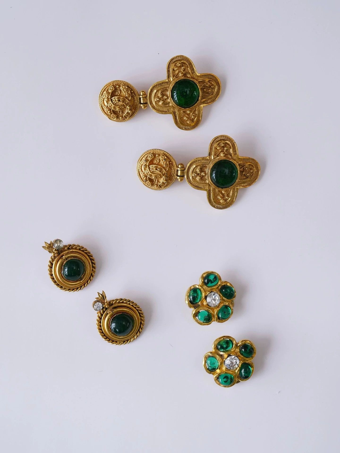 Chanel Chanel Vintage Green Glass Round Clip-On Earrings Size ONE SIZE - 7 Thumbnail
