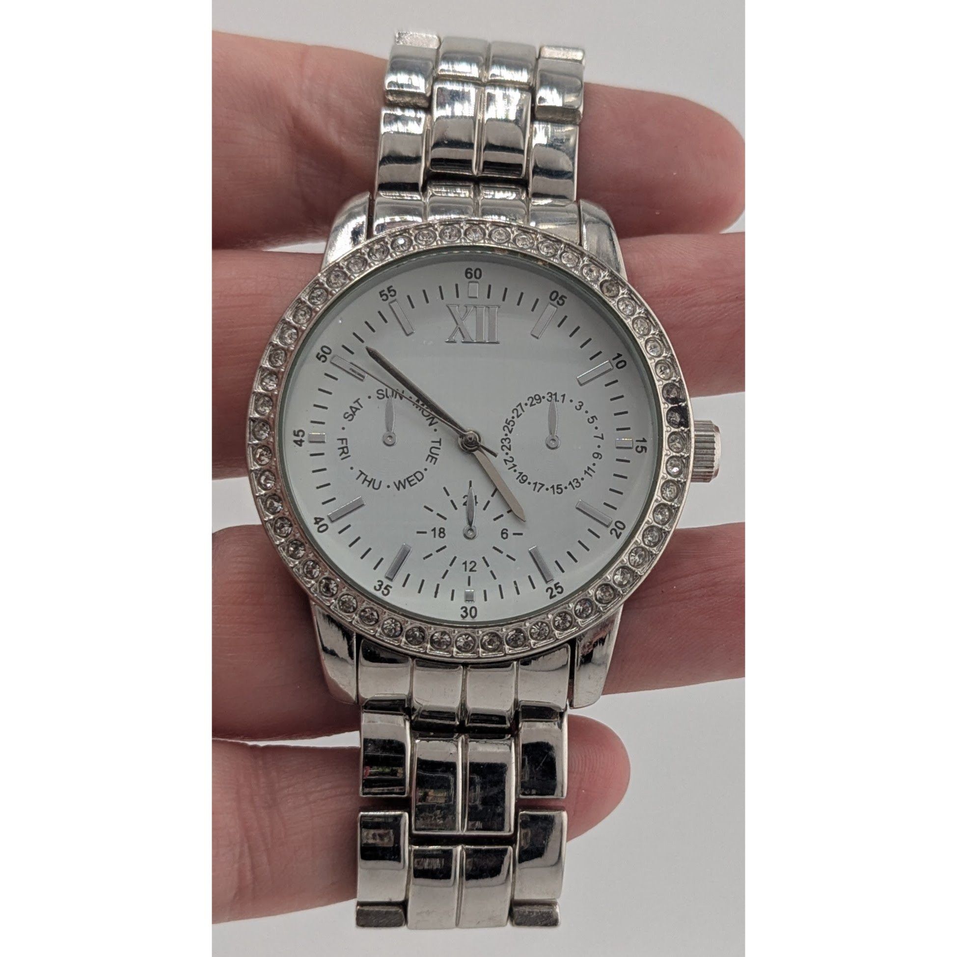 Other Silver-Tone Glam Mens Analog Watch With Crystal Accents Day Size ONE SIZE - 1 Thumbnail