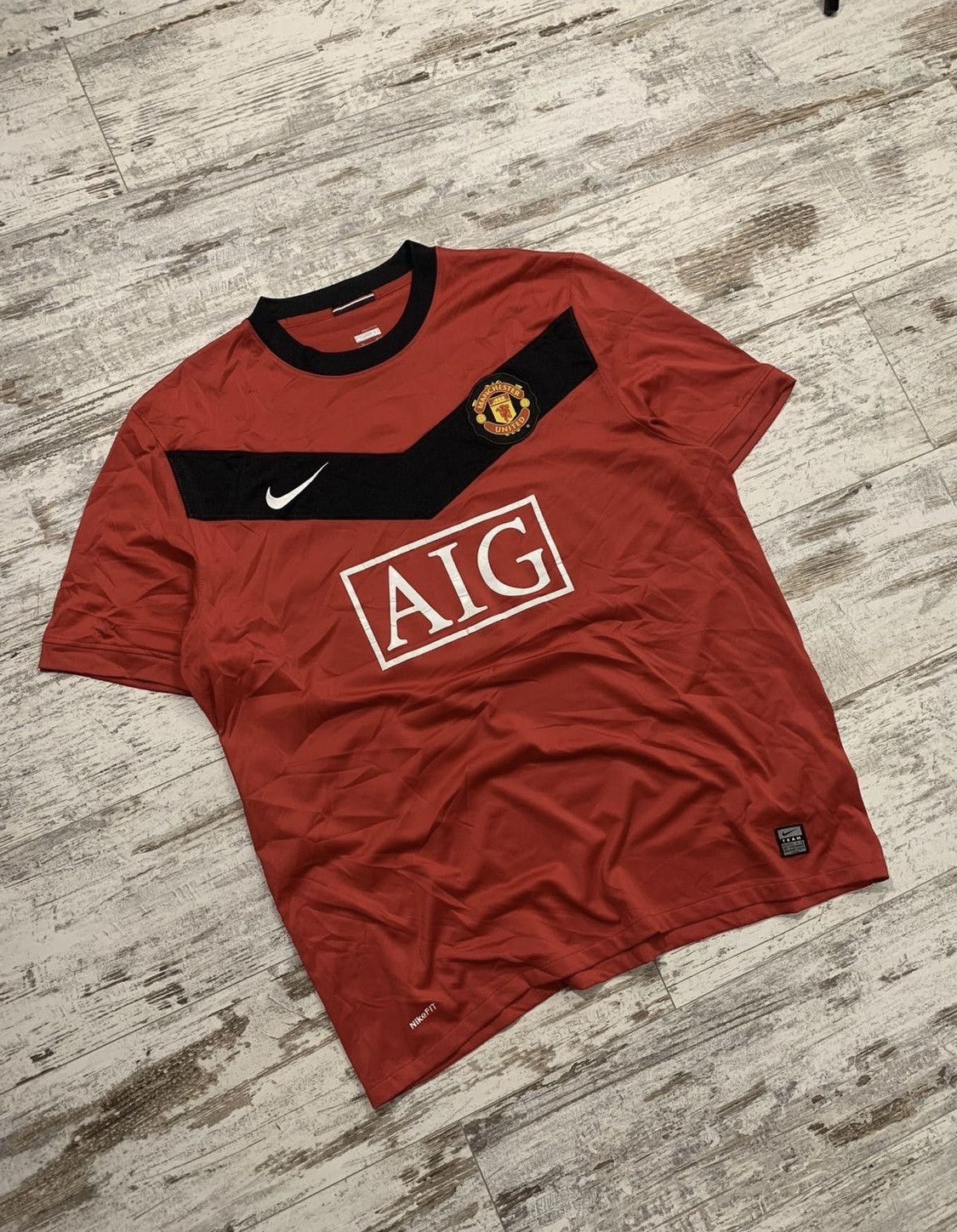 man utd aig jersey