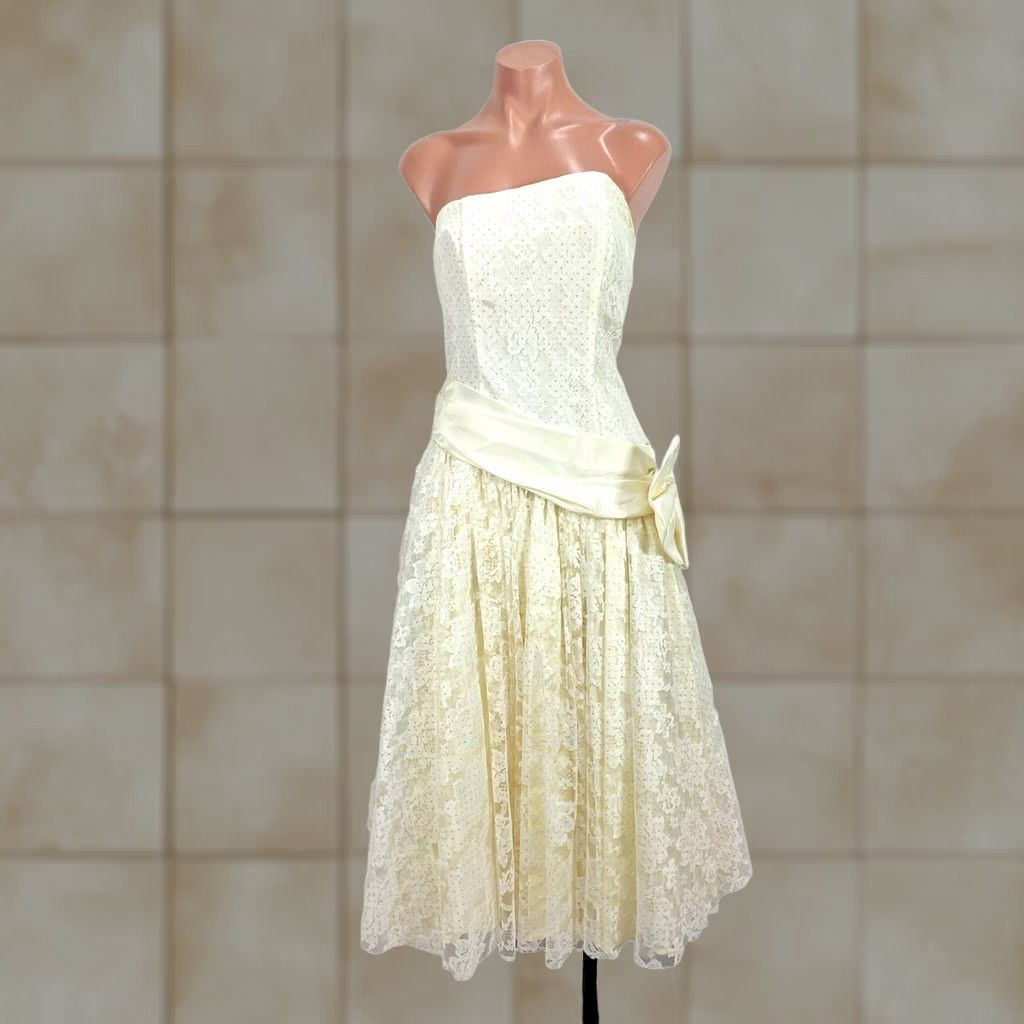 Vintage VINTAGE 80s Prom Dress Gown Strapless Lace Wedding Bridal Ivory Full Skirt S/M Size 28" / US 6 / IT 42 - 1 Thumbnail
