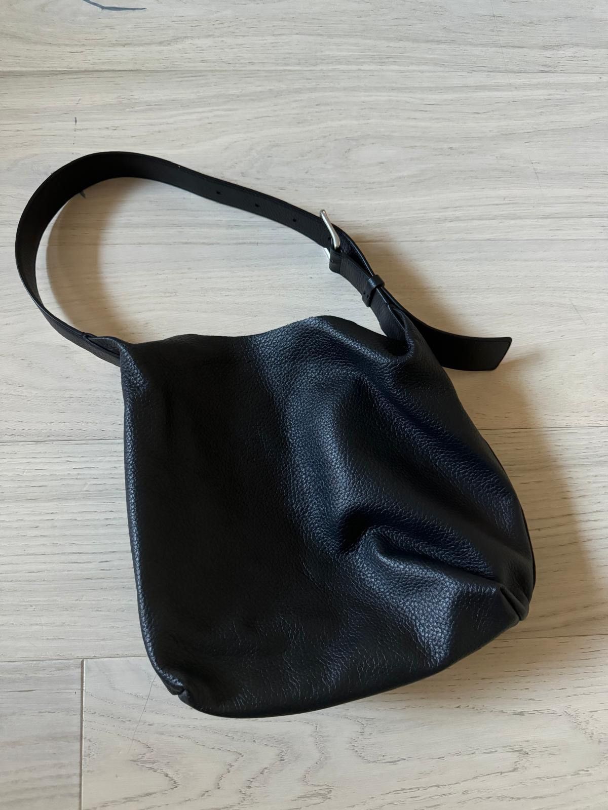 The Row 🔥$2.8K VALUE🔥Black Leather Isa Bag Size ONE SIZE - 6 Thumbnail