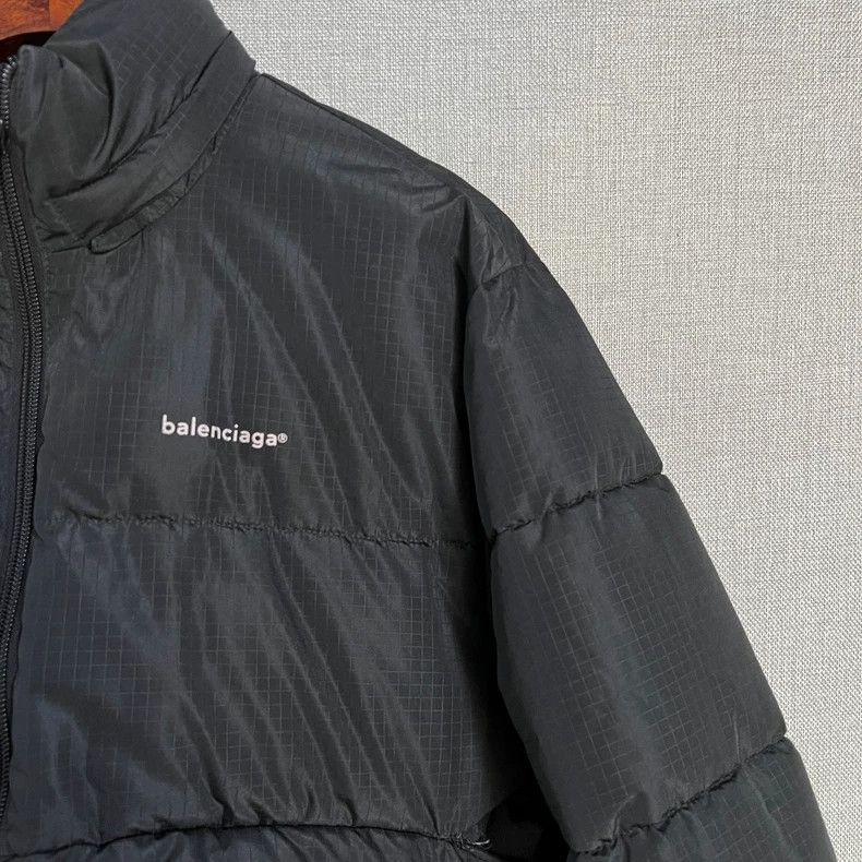 Balenciaga Balenciaga Small black logo down jacket coat Size US S / EU 44-46 / 1 - 3 Thumbnail