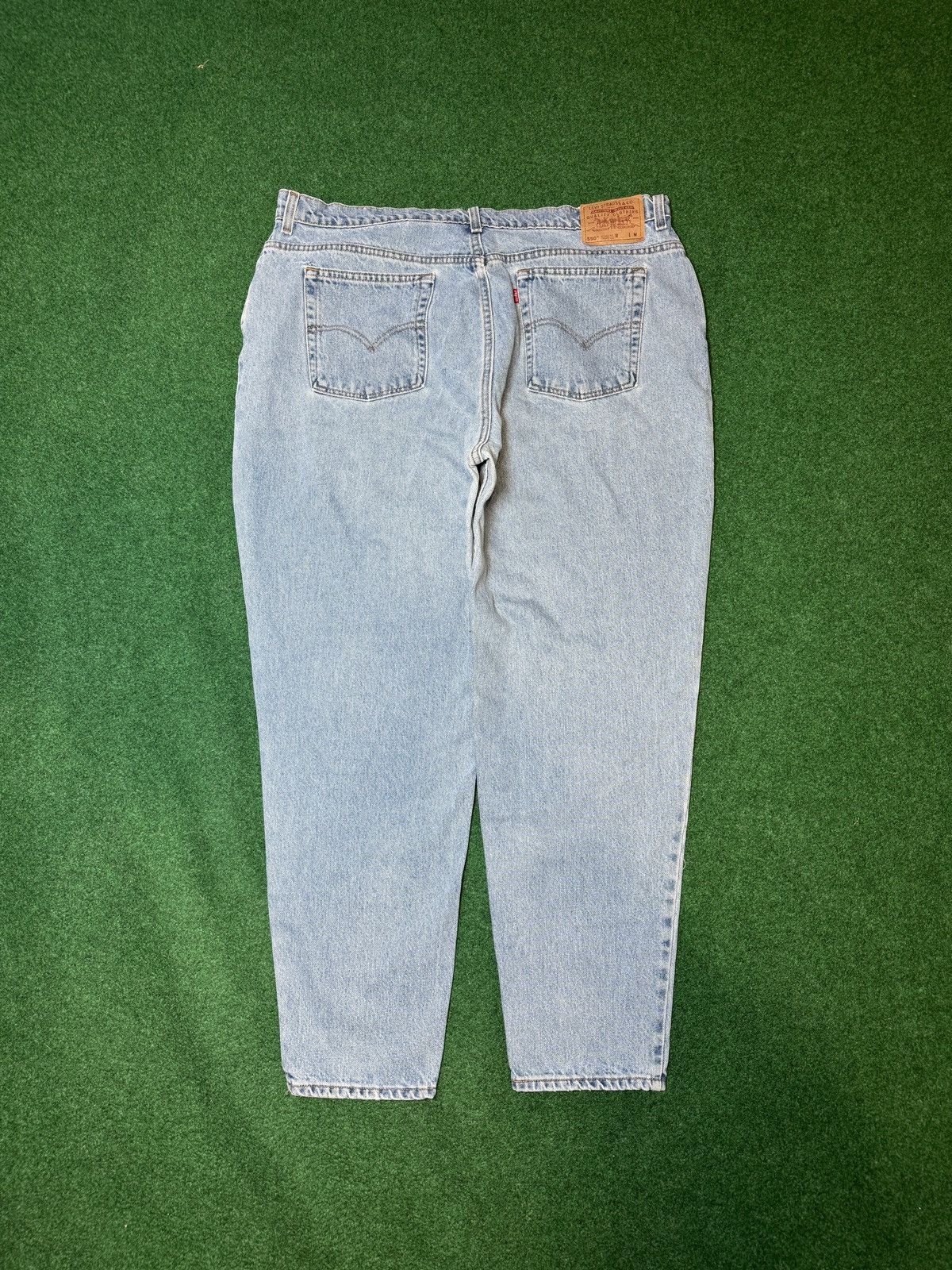 Levi's Vintage Clothing Vintage 90s Levi’s 550 Relaxed Taper Light Wash Jeans Size 42" / US 20 - 1 Thumbnail