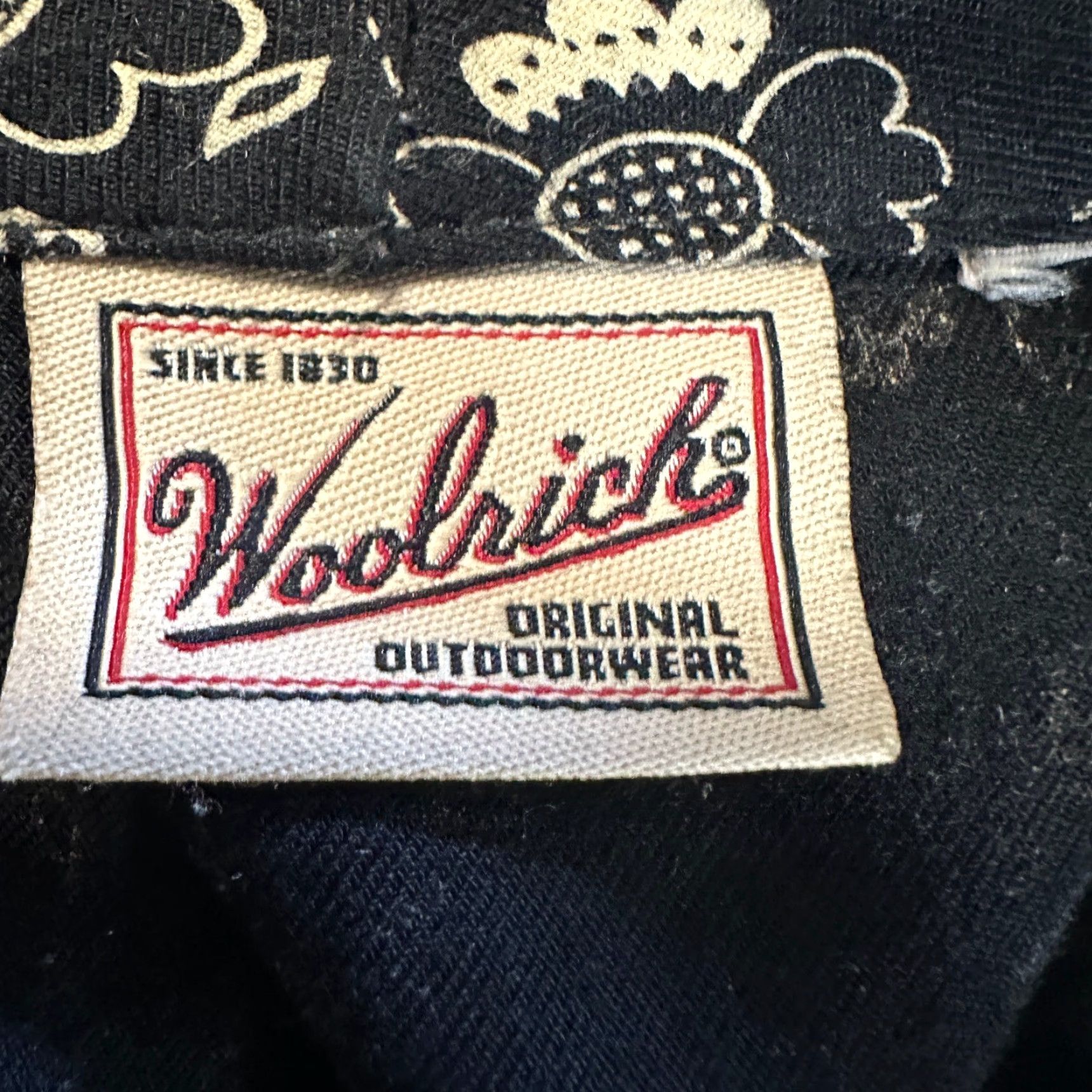 Vintage Woolrich Button-Up Shirt Womens Large Black Floral Blouse Casual Knit Polyester Collared Long Sleeve Size L / US 10 / IT 46 - 3 Thumbnail