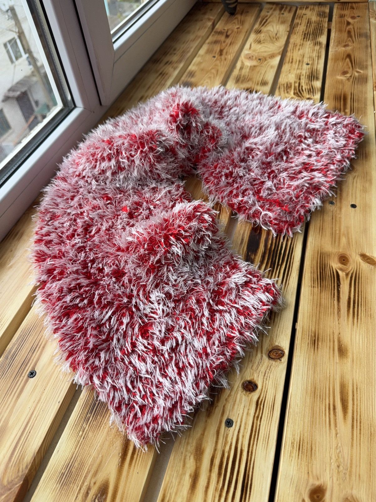 Japanese Brand 00s Archive Japanese Y2K Fuzzy Shaggy Scarf Red White Kawaii Size ONE SIZE - 4 Thumbnail