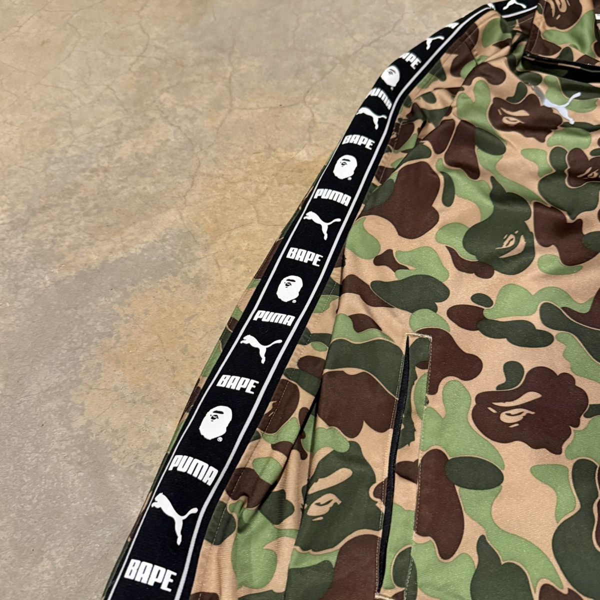 Bape × Puma Bape x Puma ABC Camo Training Zip Up Jacket Bathing Ape F.C. Size US M / EU 48-50 / 2 - 13 Thumbnail