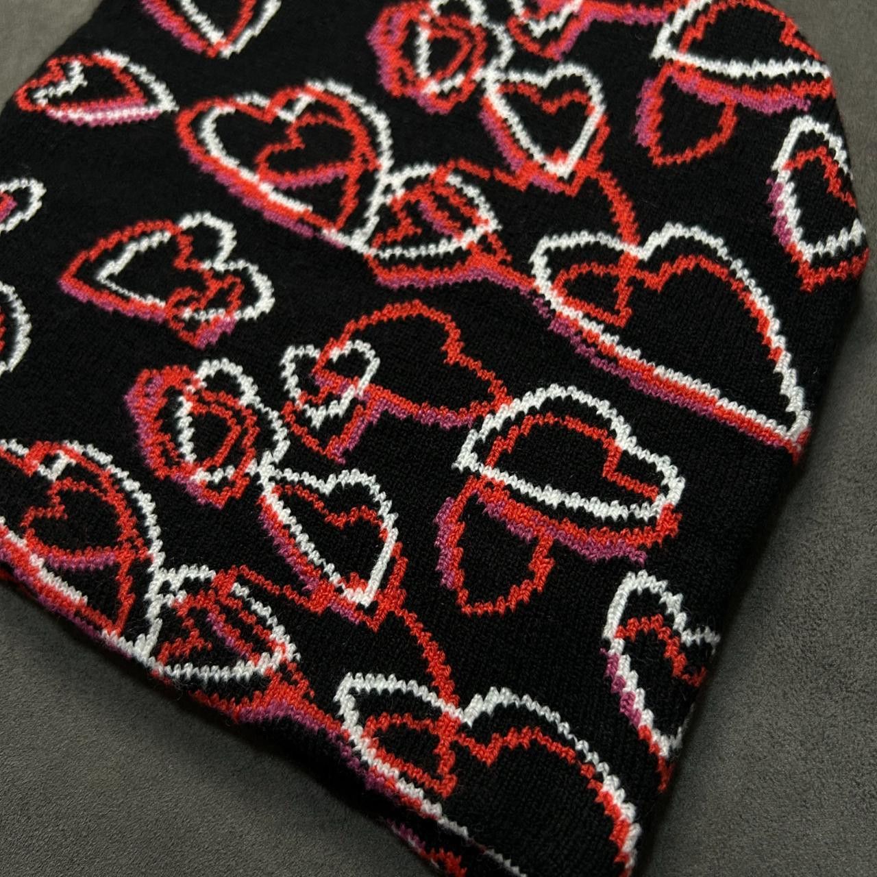 Japanese Brand Rare Heart Graphic No Cuff Knit Beanie Black Hat OS Size ONE SIZE - 3 Thumbnail