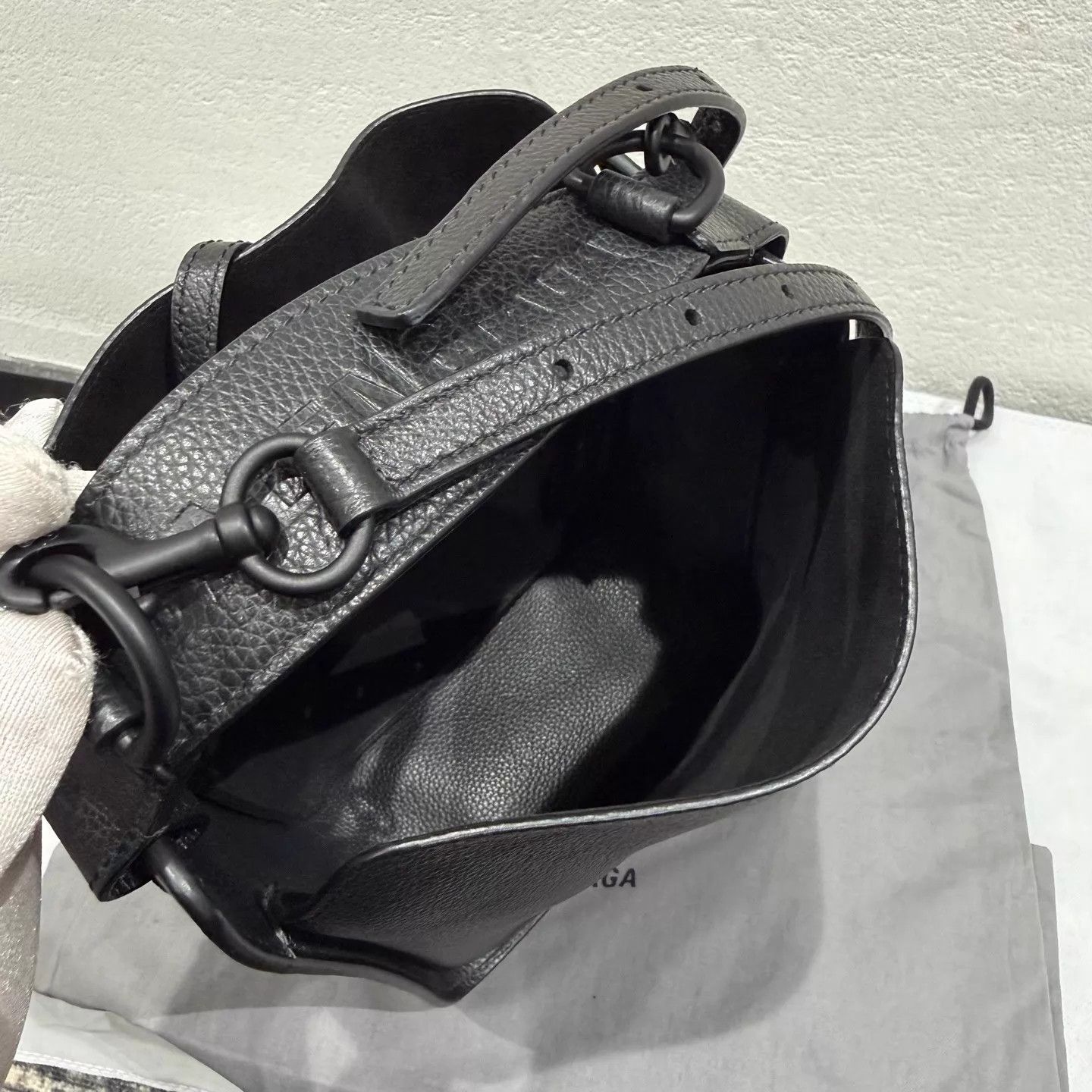 Balenciaga Balenciaga Tool 2.0 Small Bucket Bag New Unused Size ONE SIZE - 8 Thumbnail