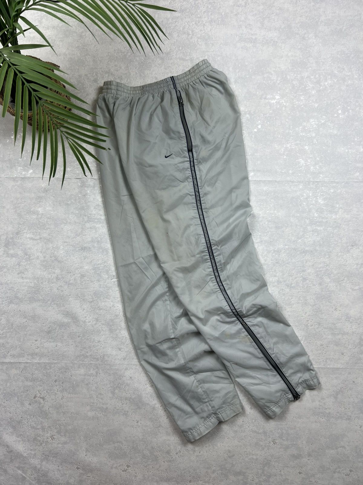 Nike 90s Nike Swoosh Vintage Y2K Gorpcore Parachute Nylon Pants Size US 32 / EU 48 - 1 Thumbnail