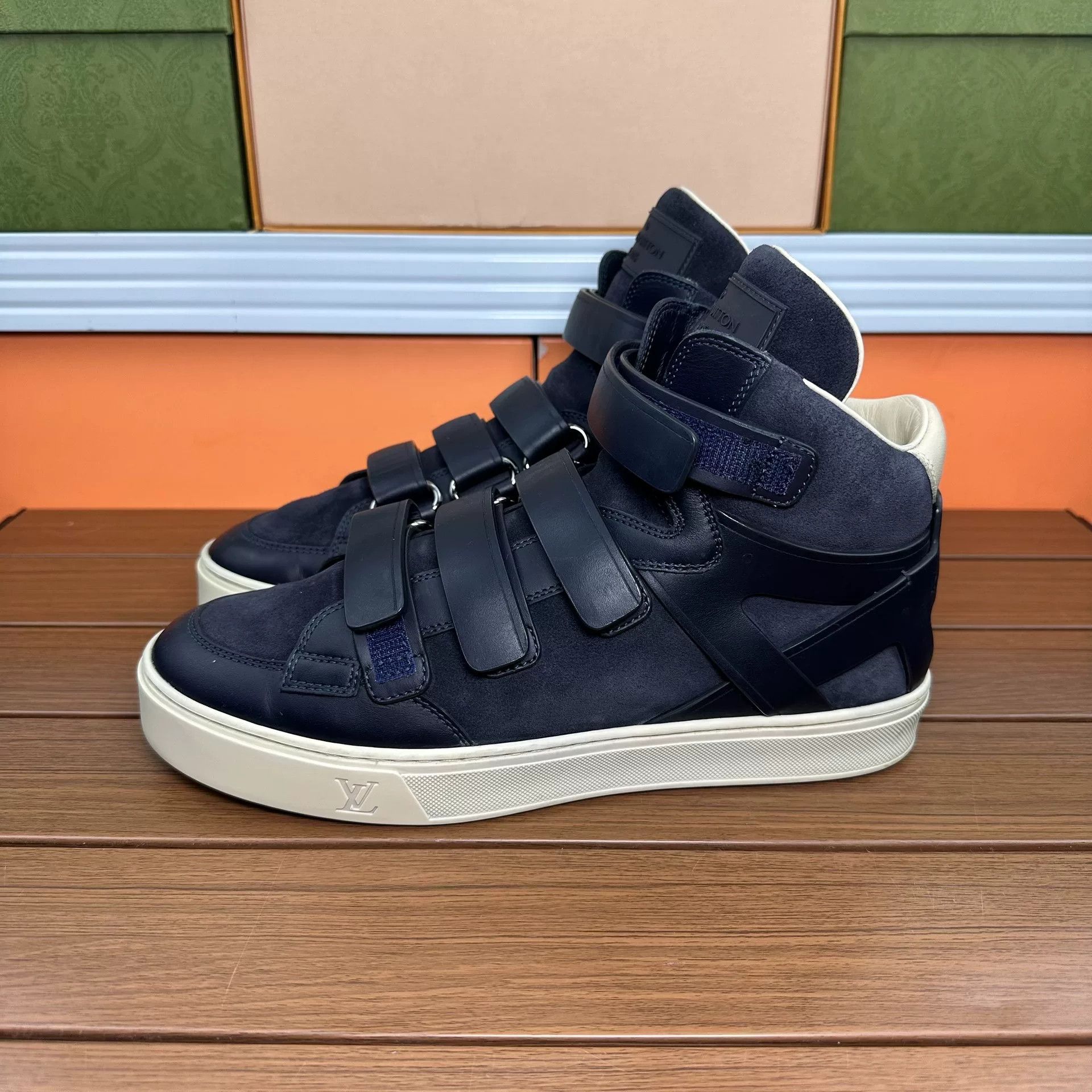 Louis Vuitton Louis Vuitton Hitop Sneakers 6 Men Size US 6 / EU 39 - 1 Thumbnail