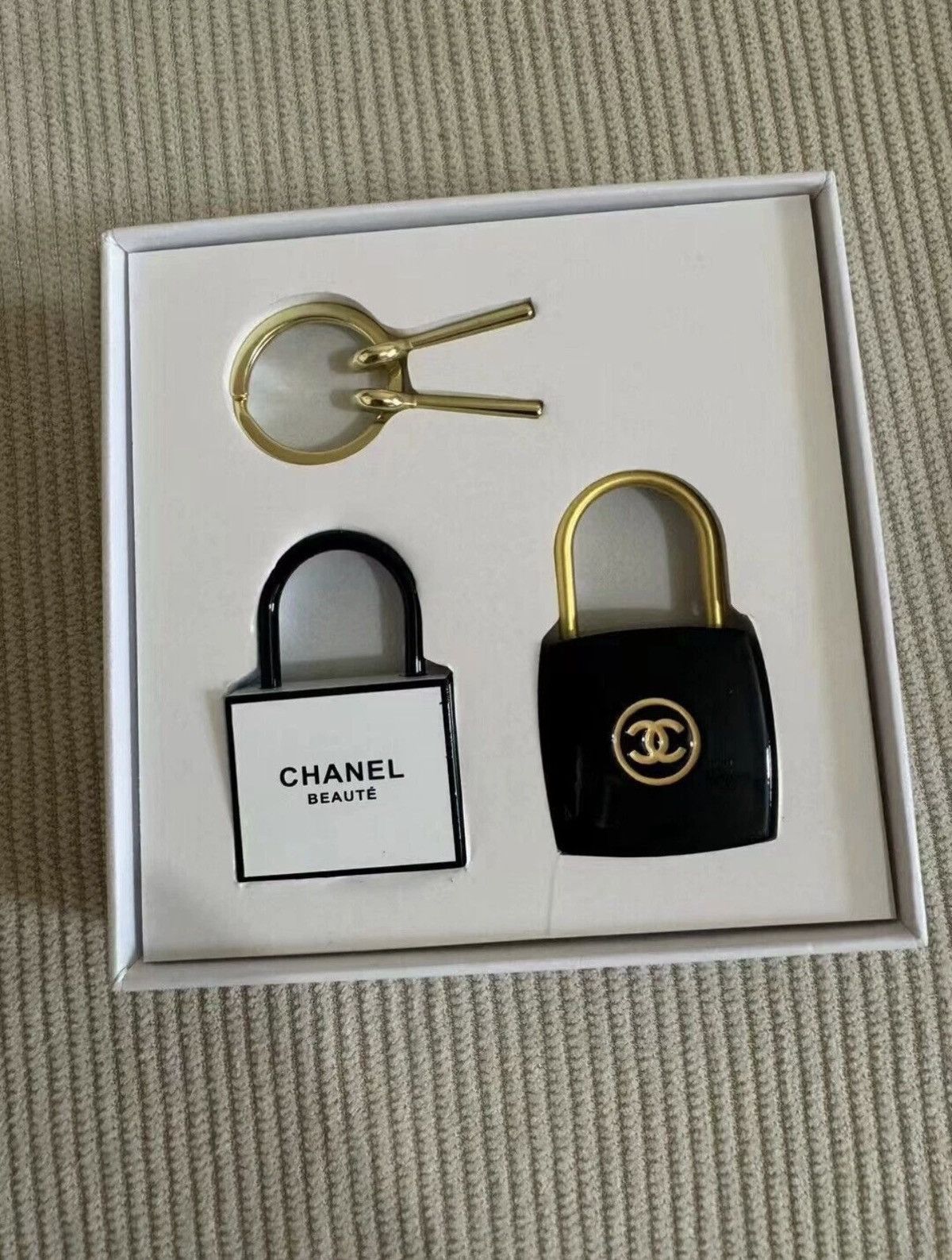 Chanel CHANEL BEAUTE La Collection 2-Pc Pad lock & Key Novelty GWP Size ONE SIZE - 1 Thumbnail