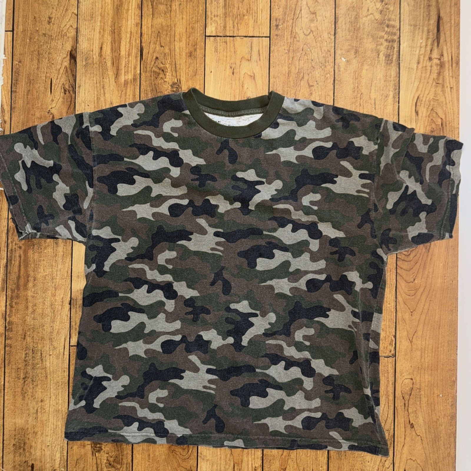 Vintage Camo T-Shirt XL 23x26 Green Basic Tee Mid Weight Size US XL / EU 56 / 4 - 1 Thumbnail