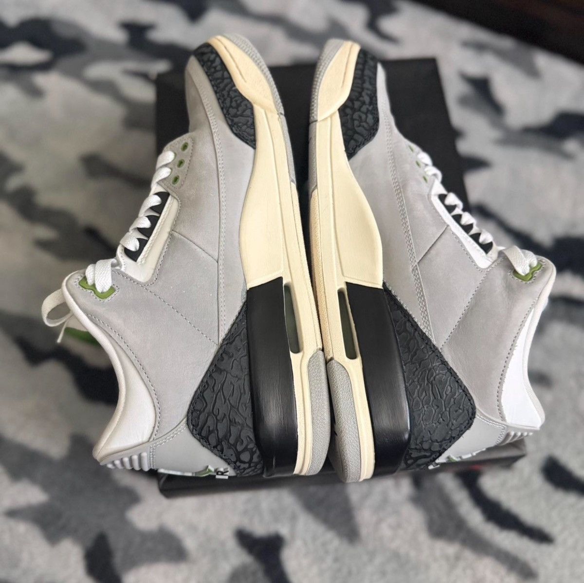 Jordan Brand Air Jordan 3s chlorophyll Size US 11 / EU 44 - 1 Thumbnail