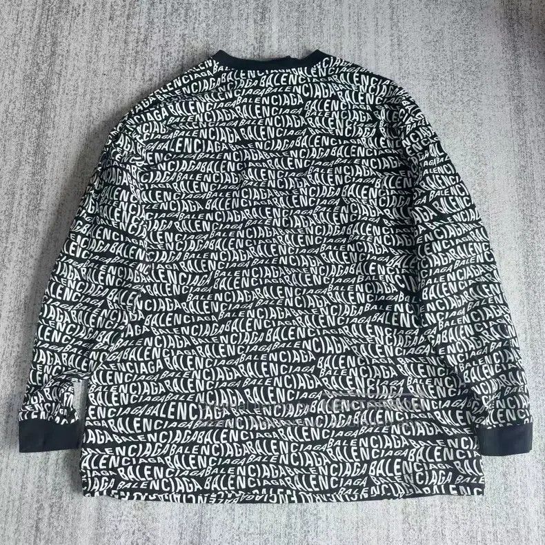 Balenciaga Balenciaga Black and white letter barrage full of long sle Size US S / EU 44-46 / 1 - 2 Thumbnail