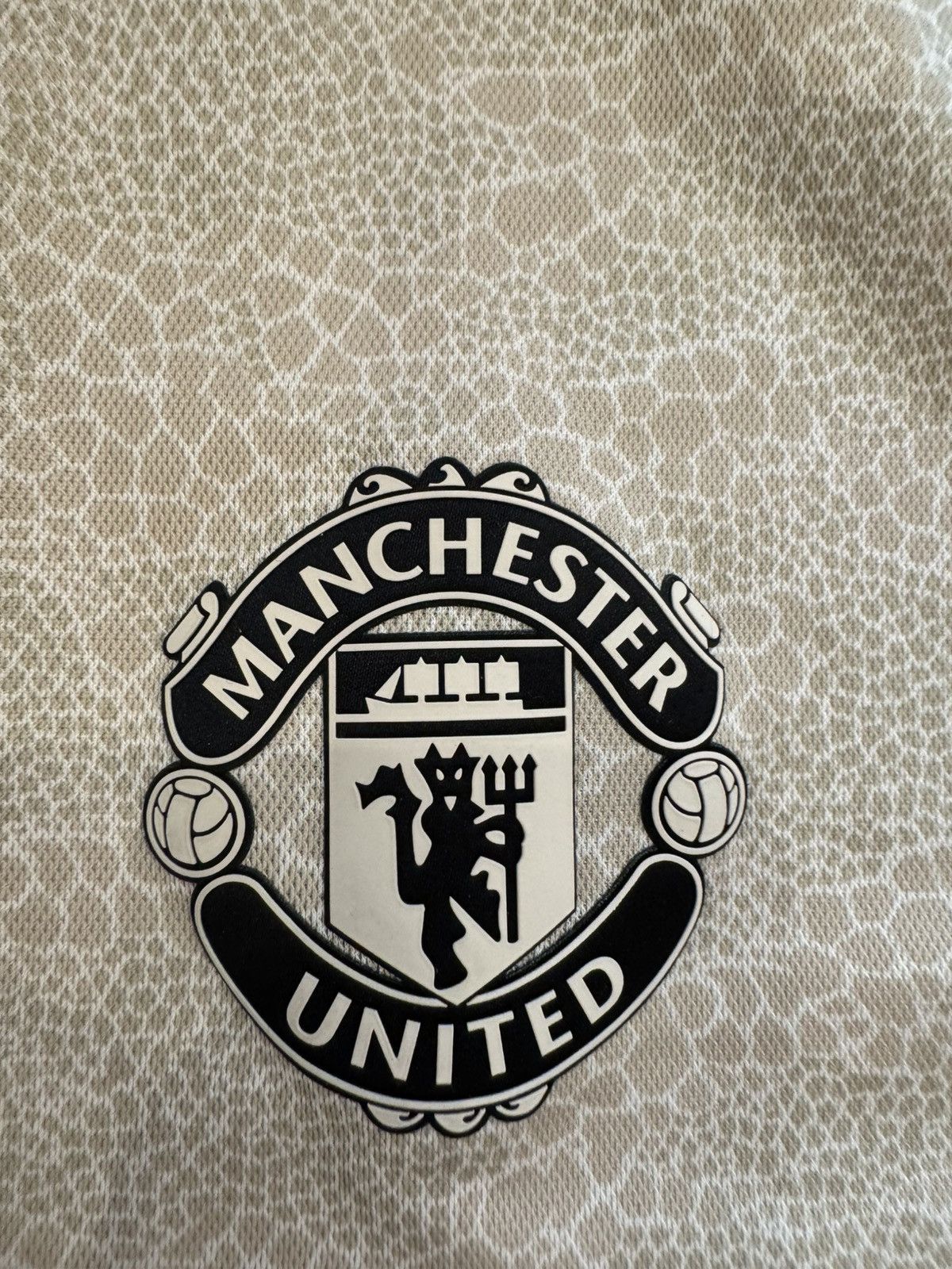 Adidas MANCHESTER UNITED 2019/20 AWAY FOOTBALL JERSEY ADIDAS SZ XL Size US XL / EU 56 / 4 - 6 Thumbnail