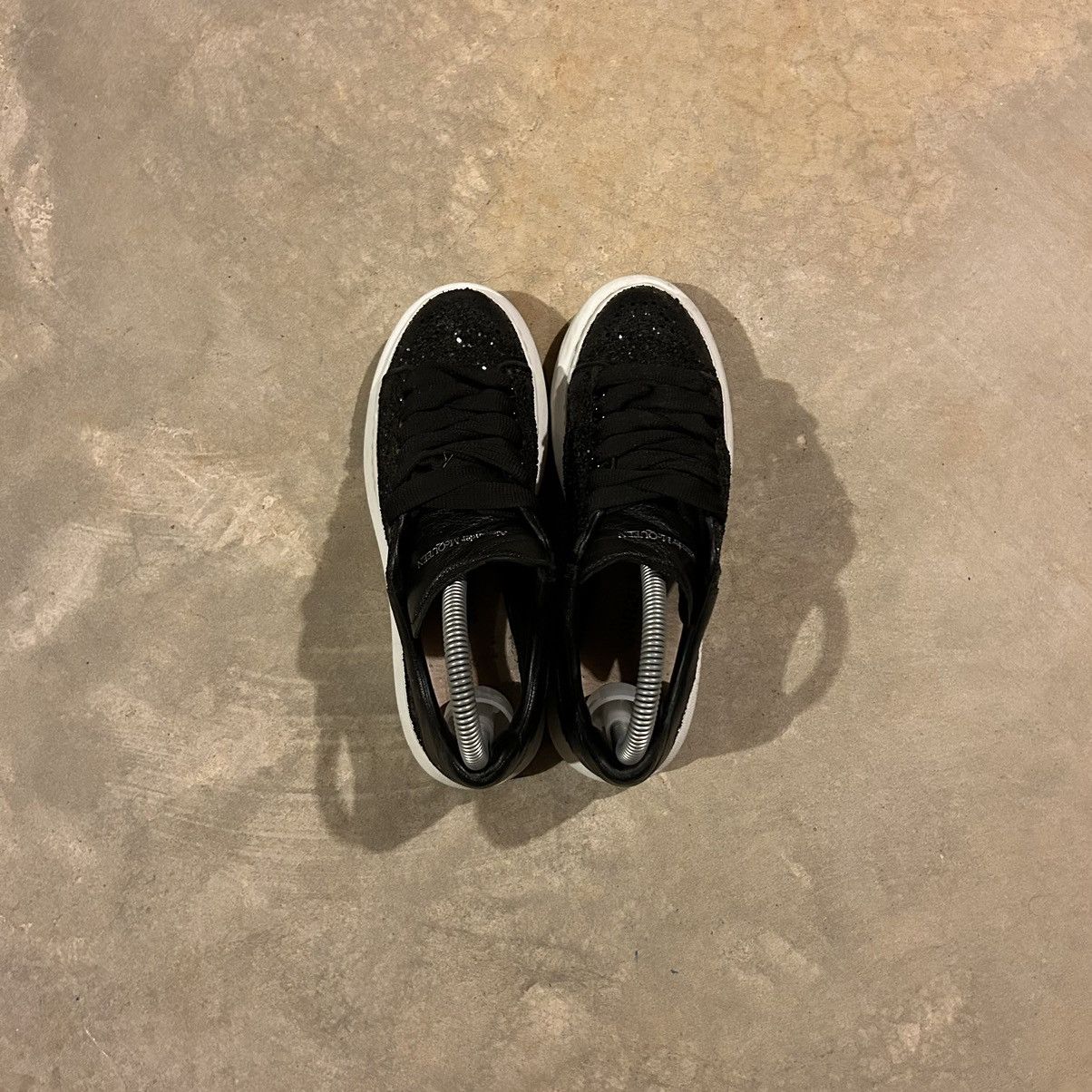 Alexander McQueen × Designer × Japanese Brand Alexander McQueen Oversized Black Glitter Sneakers EU 35 Size US 5 / EU 37 - 8 Thumbnail