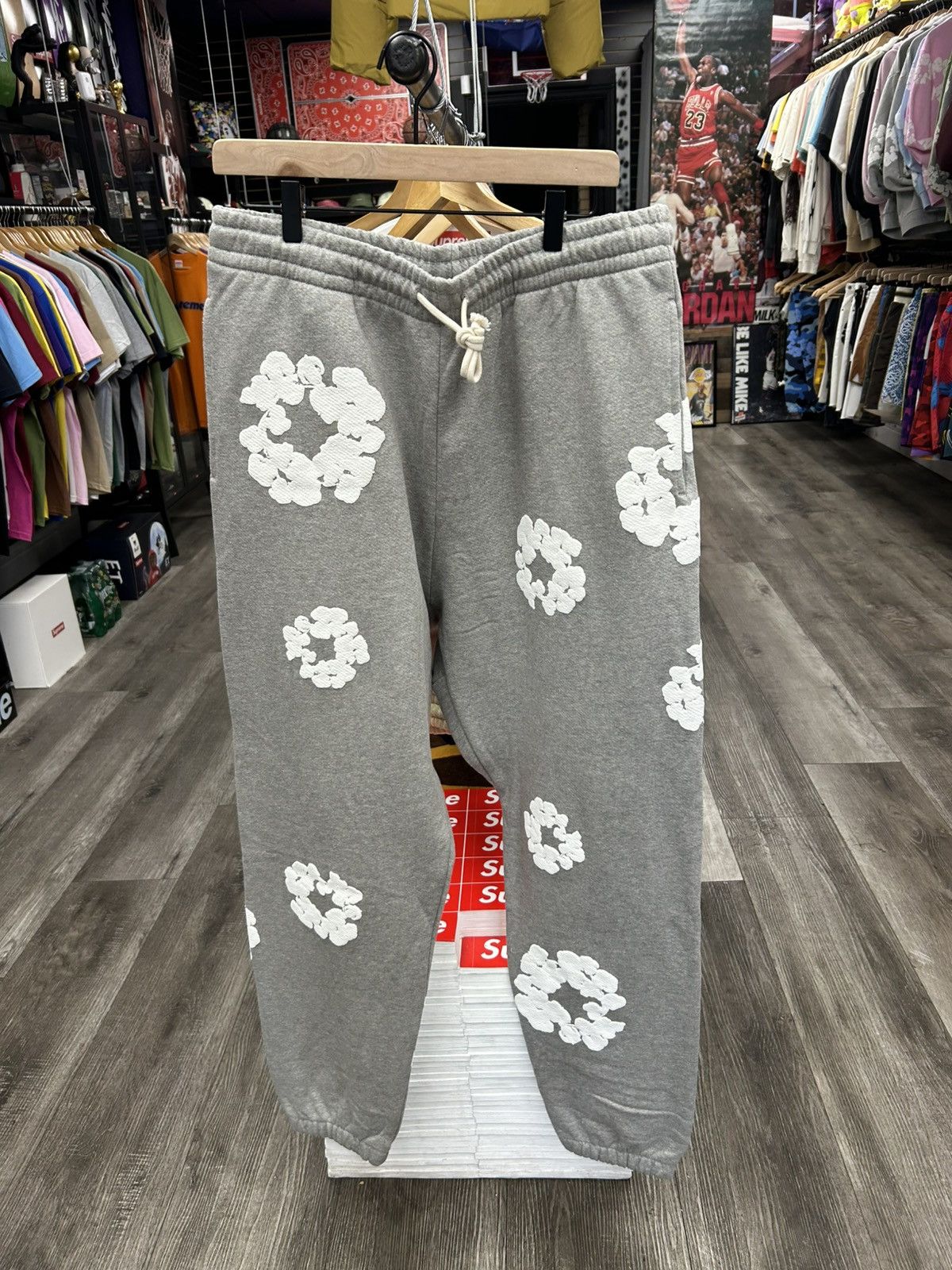 DENIM TEARS Denim Tears The Cotton Wreath Sweatpant Size US 34 / EU 50 - 1 Thumbnail