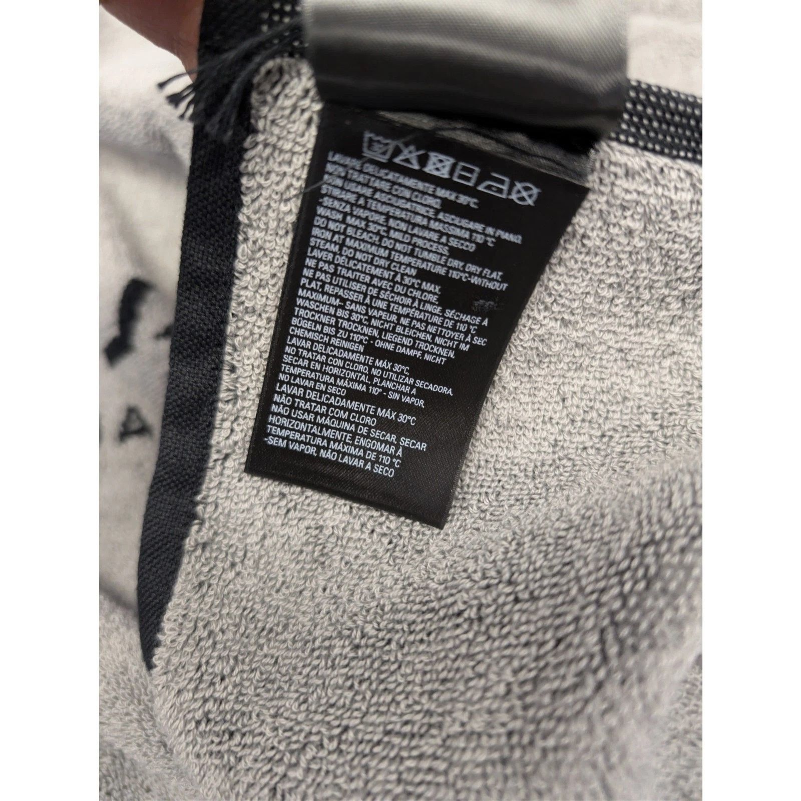 Balenciaga o1rshd1 Sponge Gym Towel in Black/Grey Size ONE SIZE - 14 Thumbnail