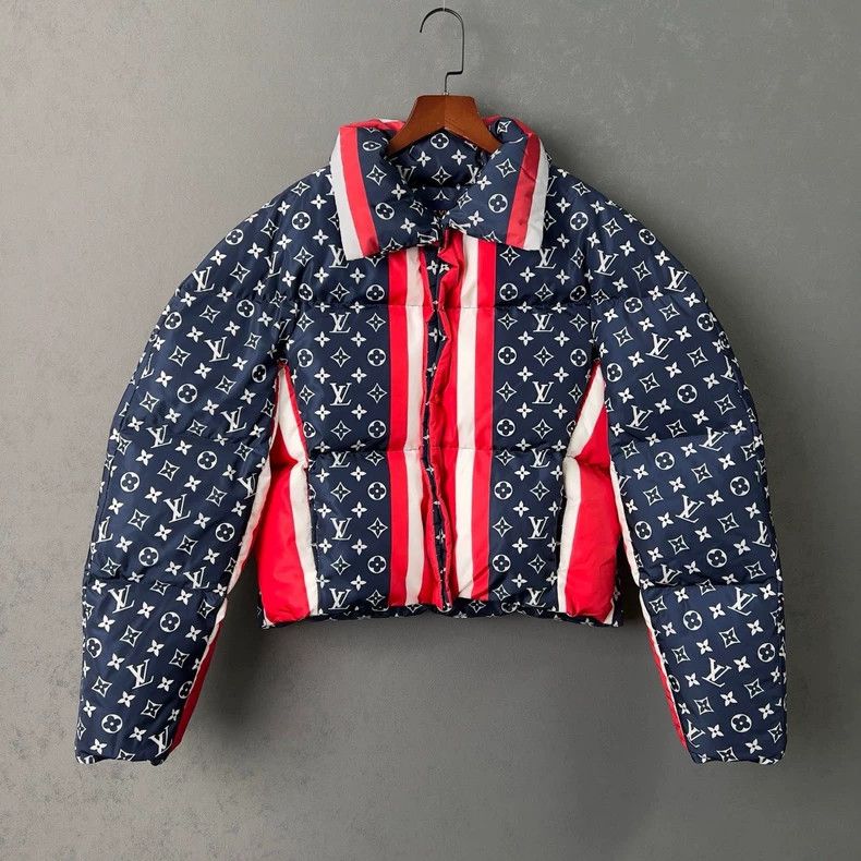 Louis Vuitton Louis Vuitton Full logo printed down jacket Size XS / US 0-2 / IT 36-38 - 1 Thumbnail