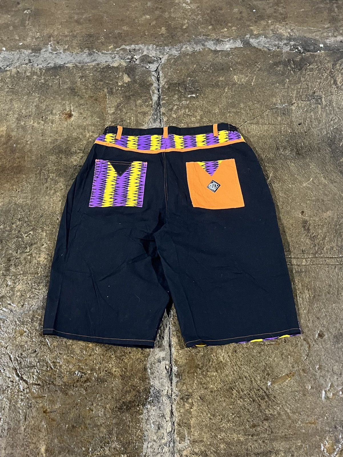 Cross Colours × Vintage Crazy Vintage 90s Slick Brand Hip-Hop Style Baggy Shorts Size US 32 / EU 48 - 2 Thumbnail