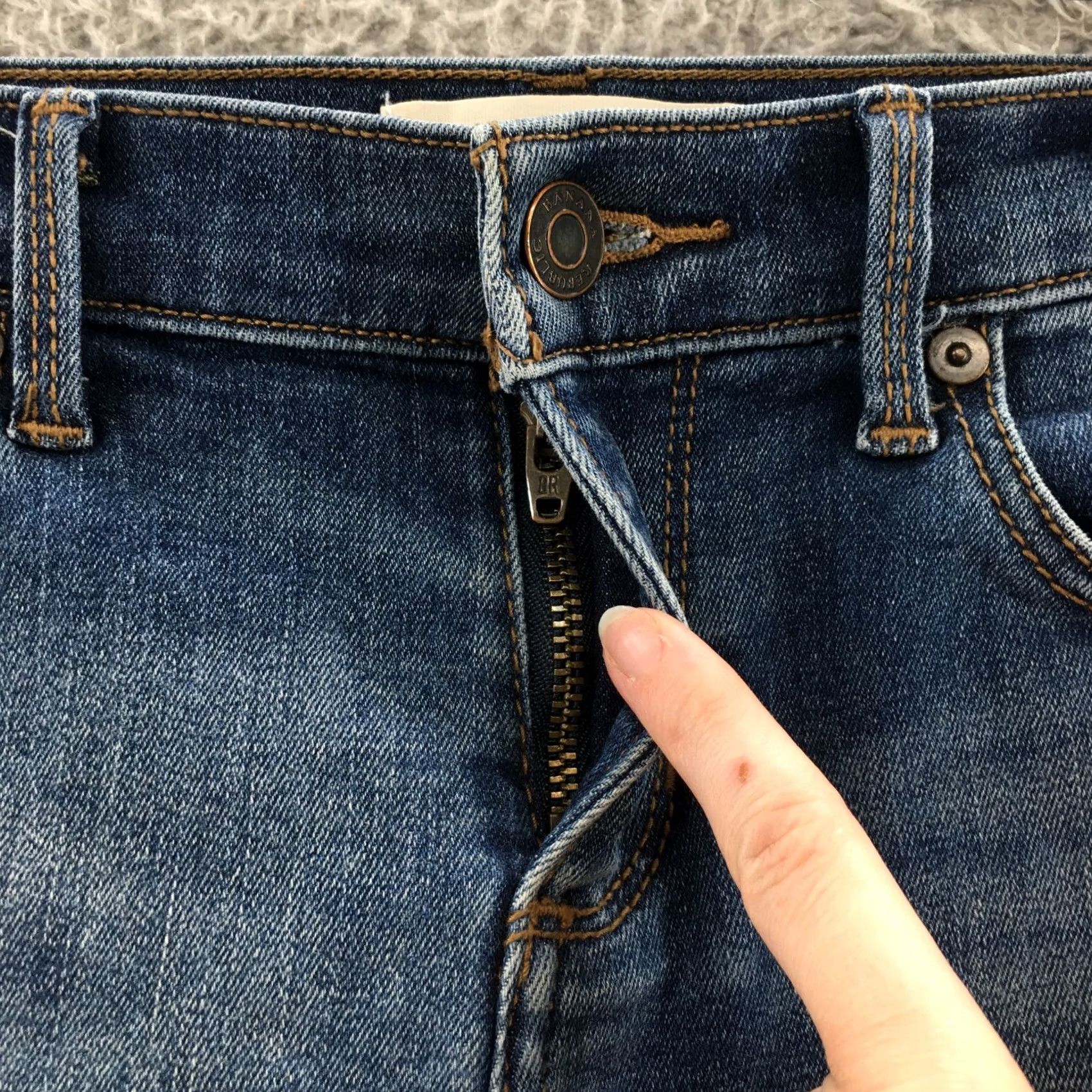 Banana Republic Banana Republic Jeans Womens 24 Straight Denim Blue Distressed 5-Pocket Regular Rise Low Inseam 30.5 inches XXs? Size 42" / US 20 - 3 Thumbnail