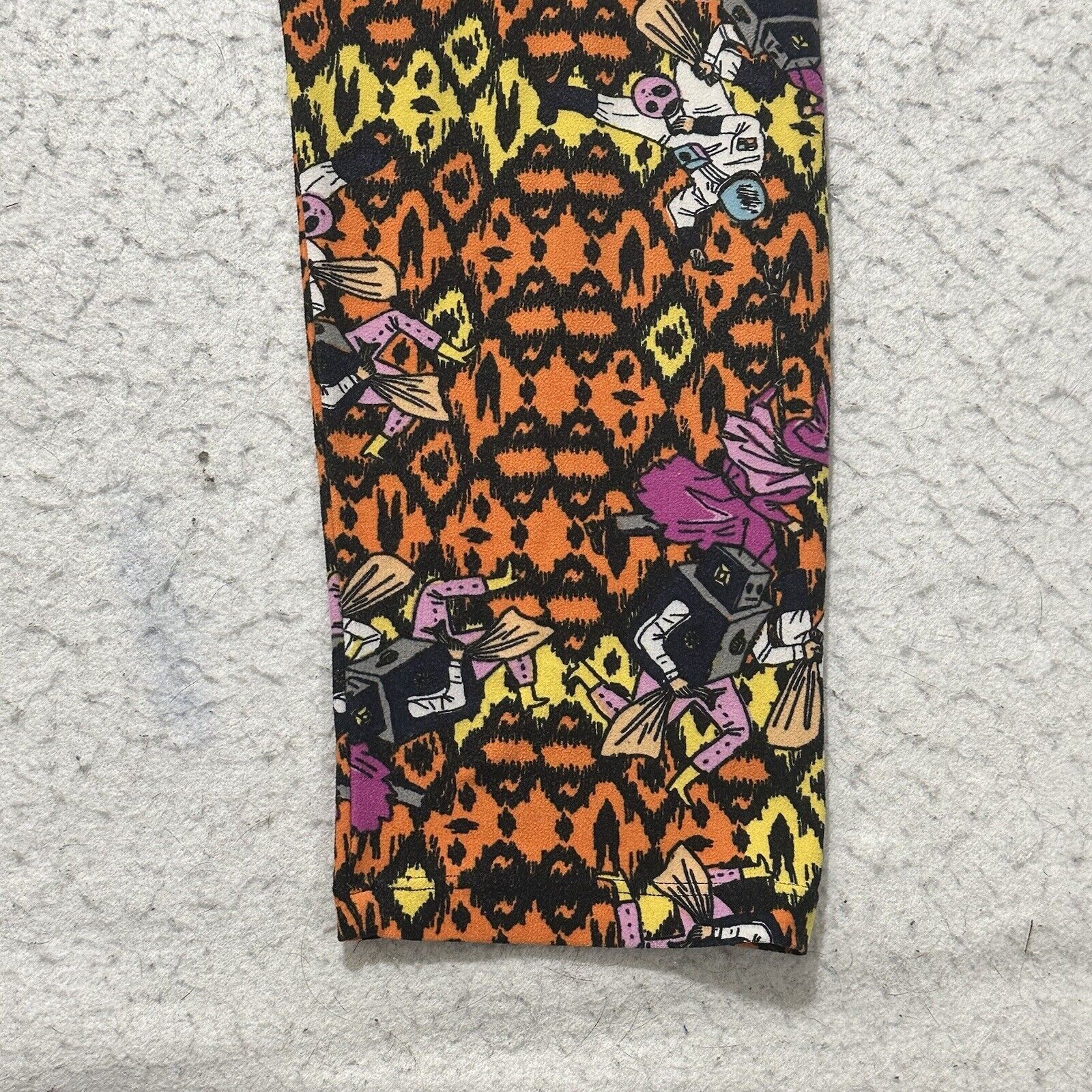 Other LuLaRoe TC2 18-26 Halloween Trick or Treat Pattern Leggings Size 42" / US 20 - 13 Thumbnail