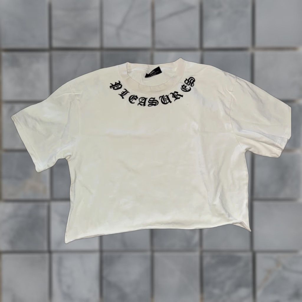 Pleasures Pleasures Cropped T-Shirt White S Women Streetwear Hypebeast Goth Retro Logo Crew Neck Short Sleeve Size S / US 4 / IT 40 - 1 Thumbnail