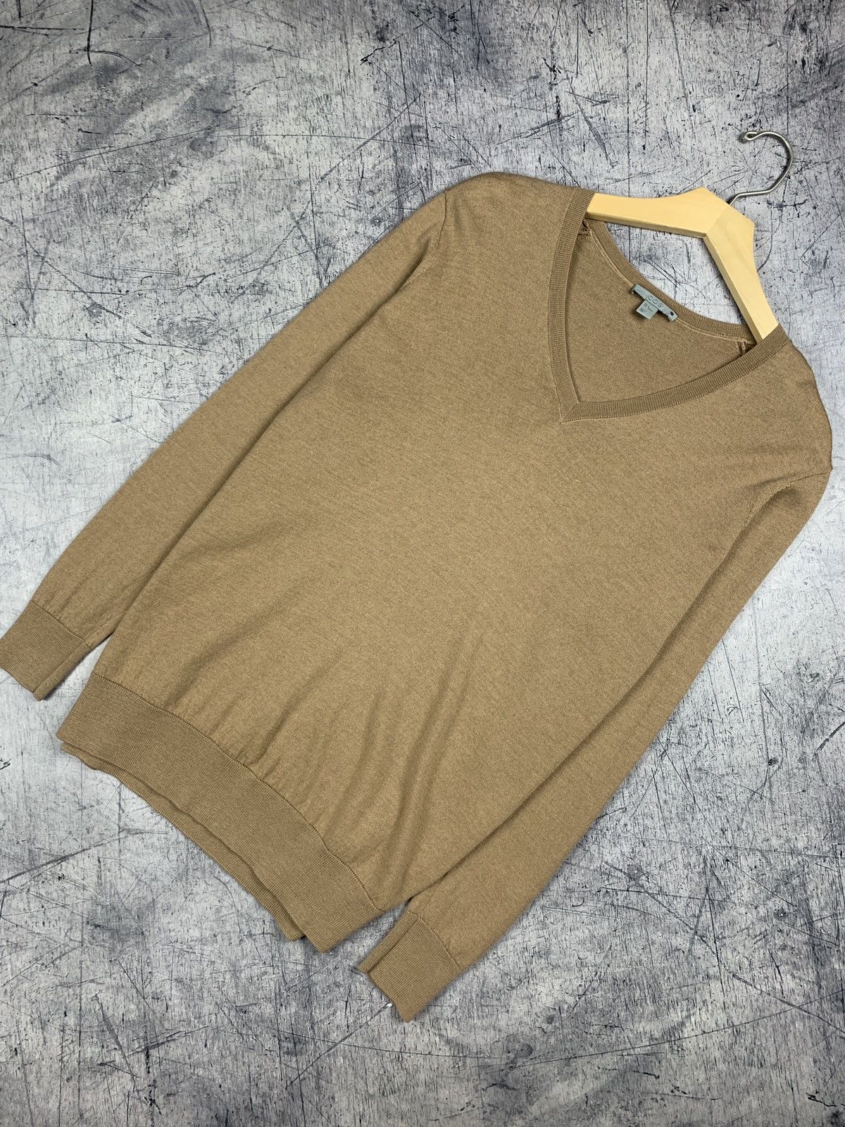 Cos Designer Cos Wool Sweater V-Neck Size M Luxury Basic Size US M / EU 48-50 / 2 - 1 Thumbnail