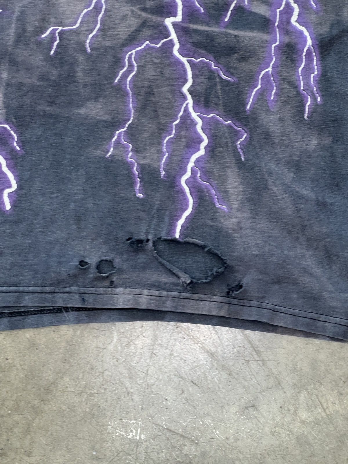 Band Tees Vintage 90s Brooks & Dunn AOP Lightning Thrashed Tee XL Size US XL / EU 56 / 4 - 8 Thumbnail