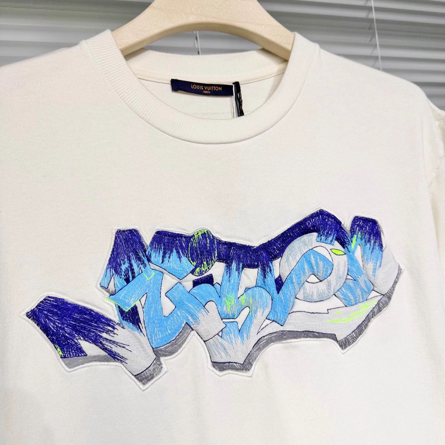 Louis Vuitton LV 23SS ShortSleeve Tee White 3D Foam Graffiti S Size US S / EU 44-46 / 1 - 3 Thumbnail