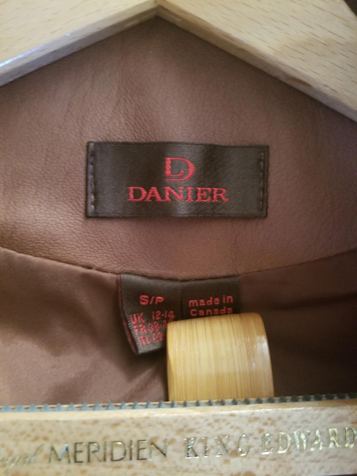 Danier Danier Women's Size 8 Genuine Leather Pant Suit Jacket Brown Size ONE SIZE - 8 Thumbnail