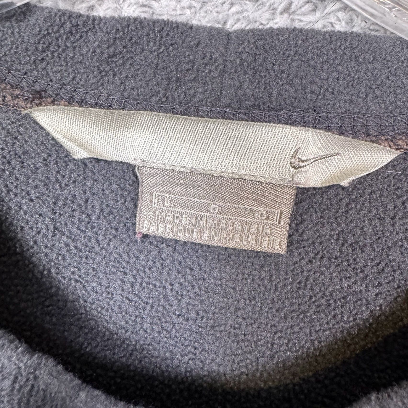 Nike VINTAGE Nike Sweatshirt Mens L Center Swoosh Y2K Silver Tag Cropped Fleece 90s Size US L / EU 52-54 / 3 - 7 Thumbnail