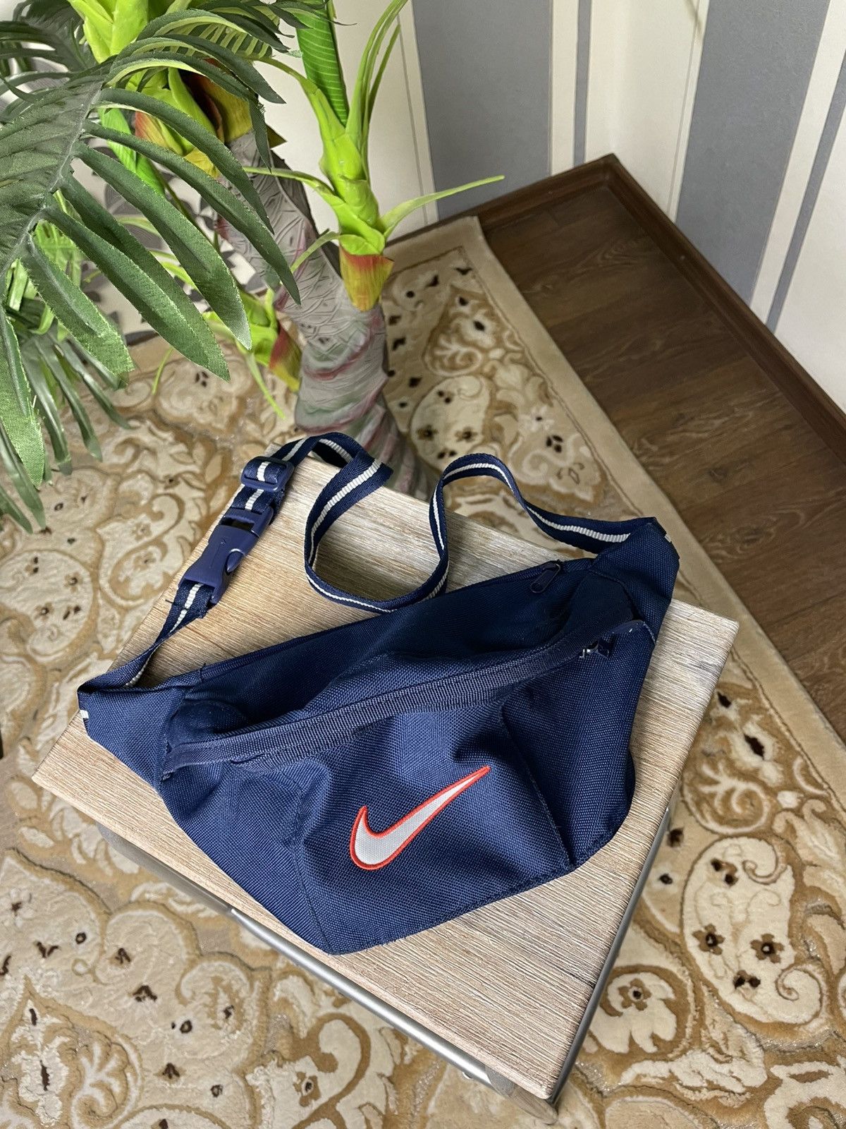 Nike Vintage Nike Swoosh Fanny Pack Waist Crossbody Bag Blue Y2k Size ONE SIZE - 2 Thumbnail