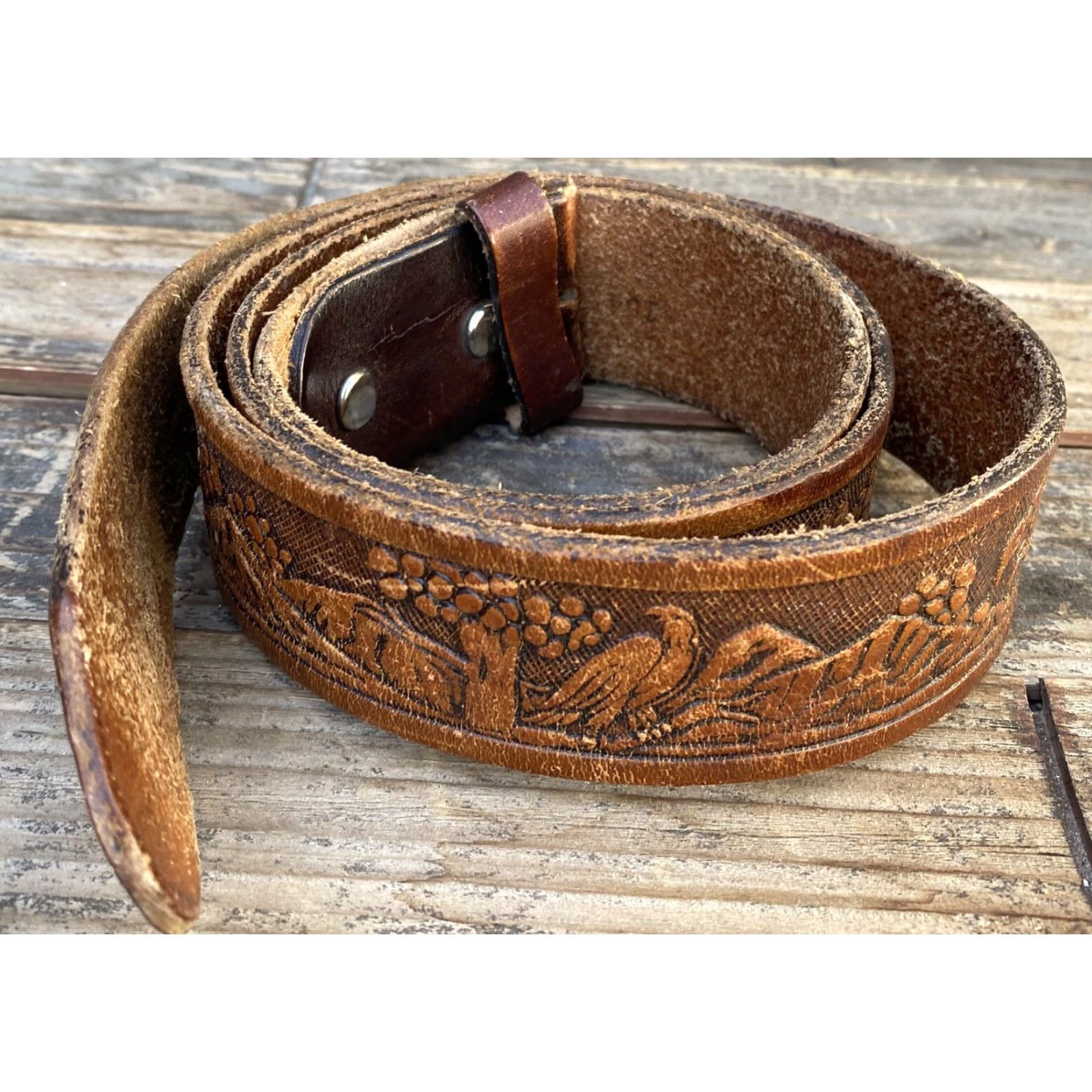 Vintage VINTAGE Tooled Stamped Leather Belt Eagle Nature Mountains Cowboy Western Biker Size ONE SIZE - 2 Thumbnail