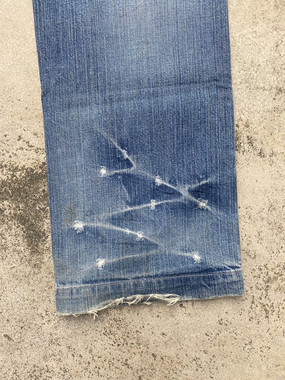 Designer × Le Grande Bleu (L.G.B.) × Marithe + Francois Girbaud Marithe Francois Girbaud Distressed Clawmark Jeans Size US 29 - 22 Thumbnail