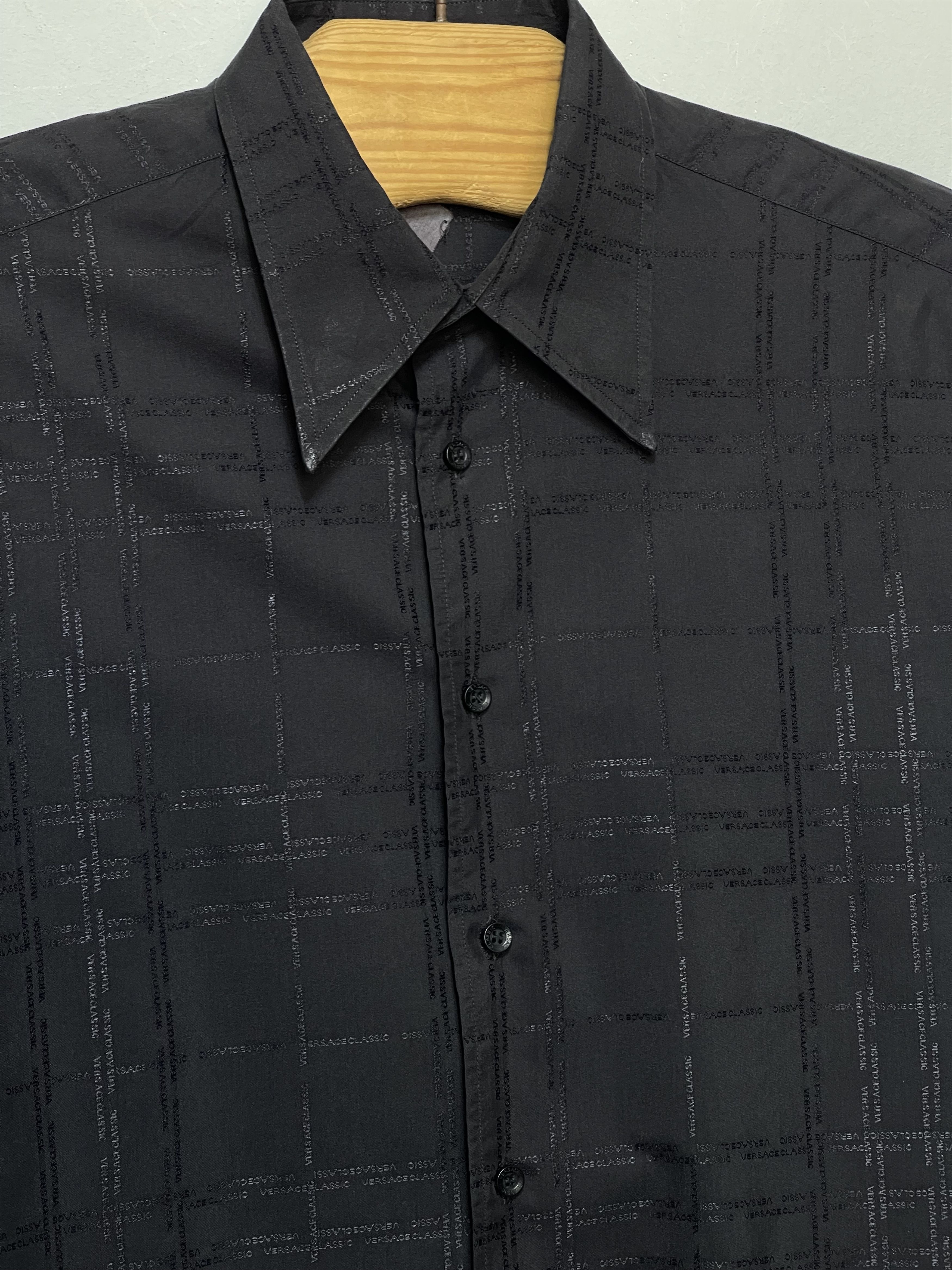 Versace 🔥 monogrammed shirt vintage versace black size L Size US L / EU 52-54 / 3 - 4 Thumbnail