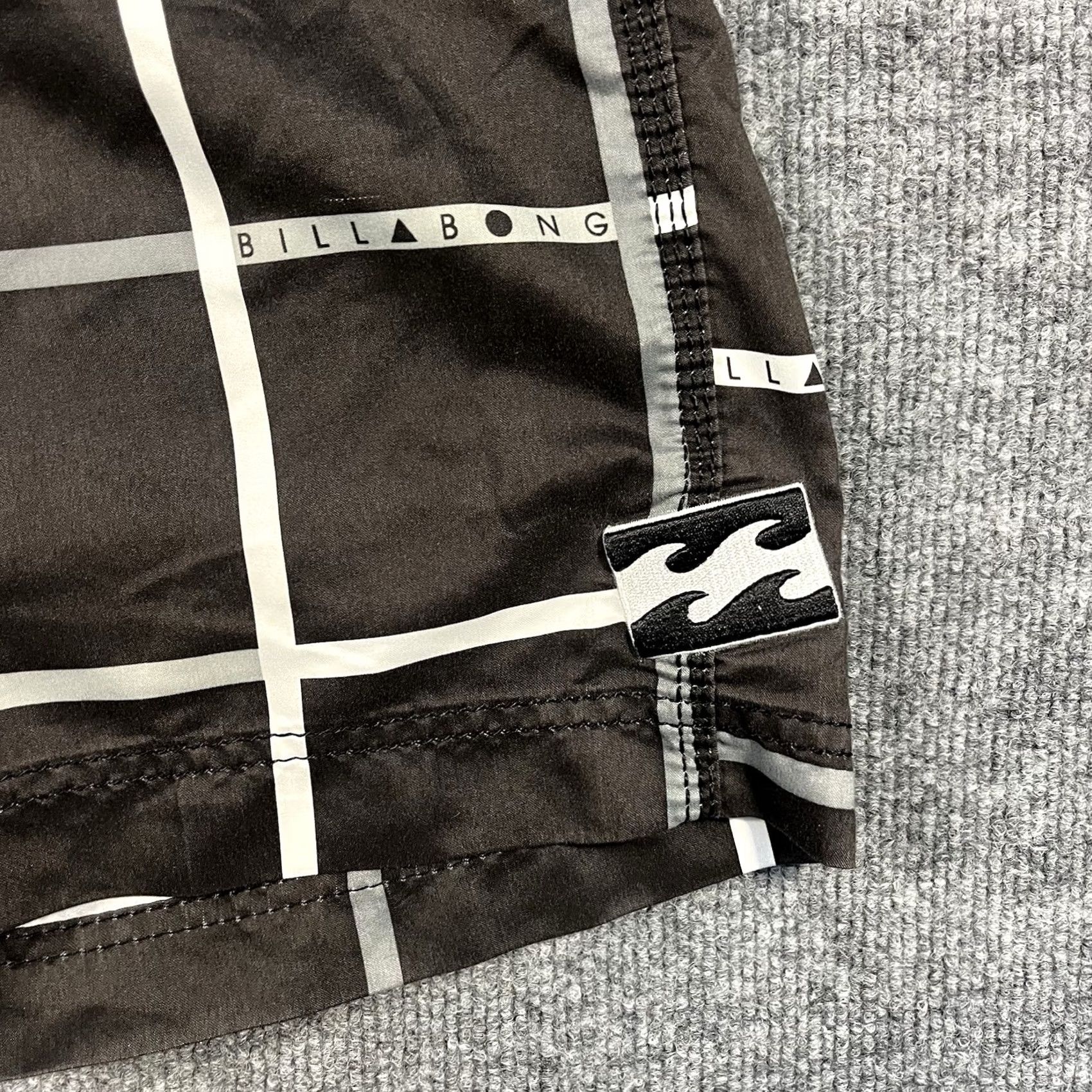 Billabong VINTAGE Billabong Board Shorts Swim Trunks Gray Plaid Embroidered Mens 32 Irons Size US 32 / EU 48 - 2 Thumbnail