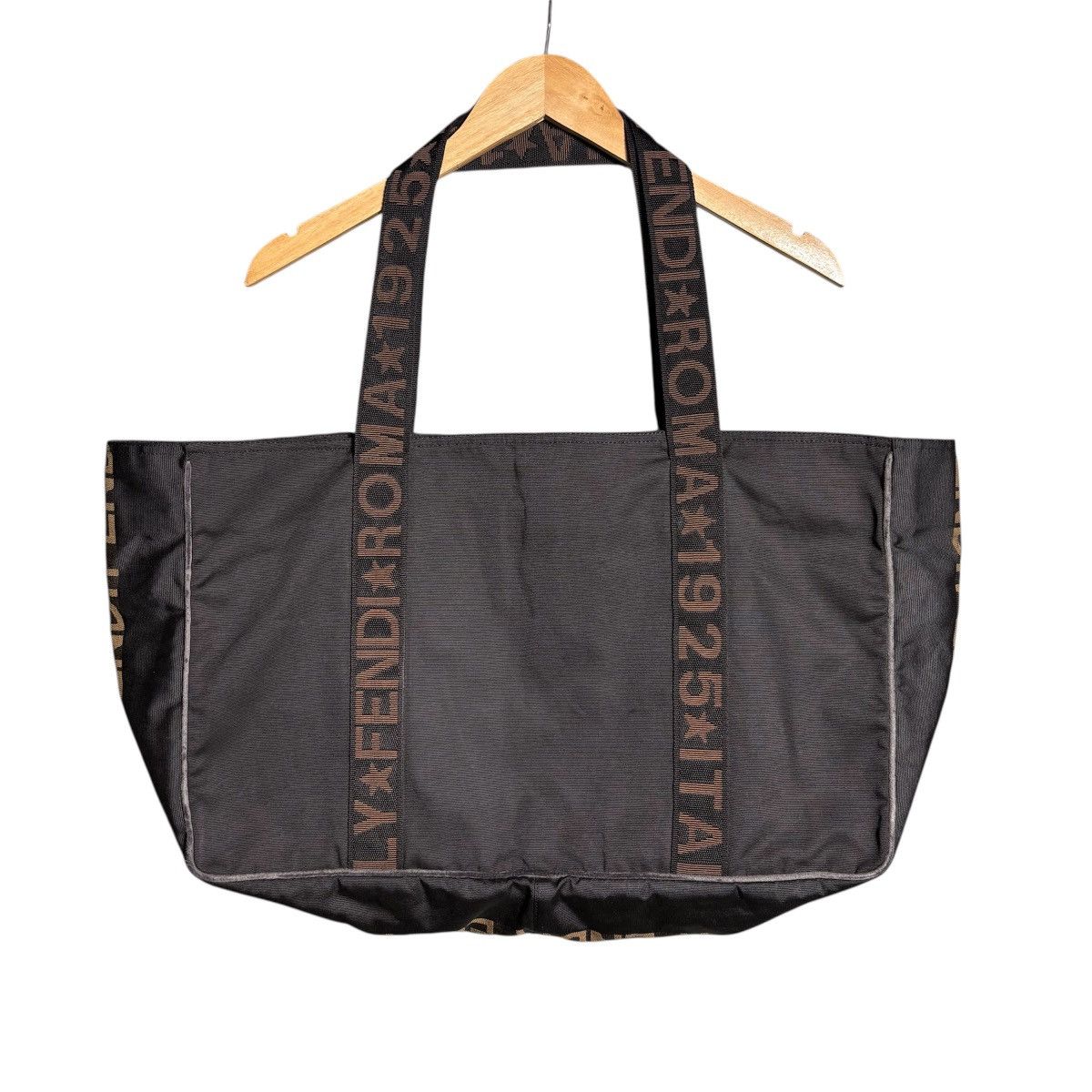 Fendi Fendi Roma Big Canvas Tote Bag Size ONE SIZE - 1 Thumbnail
