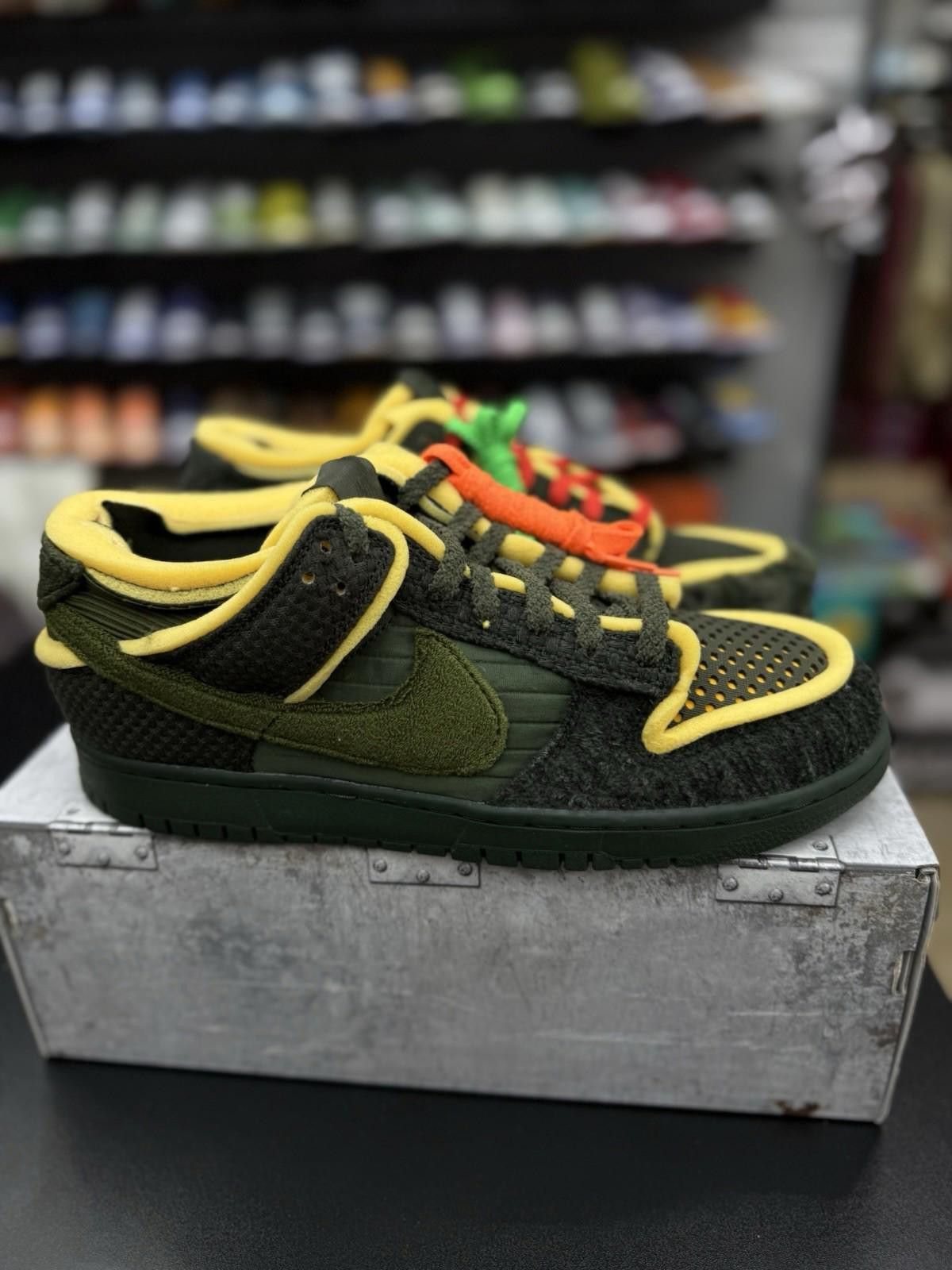 Nike Nike CPFM Cactus Plant Dunk Swamp Sponge Sequoia Black (11) Size US 11 / EU 44 - 2 Thumbnail