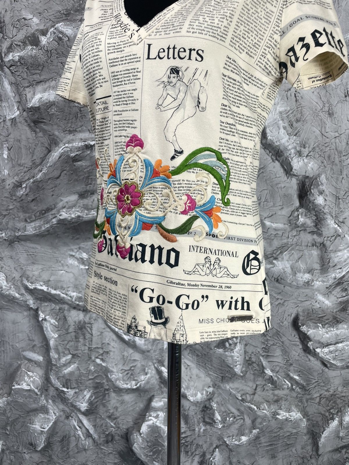 John Galliano John Galliano Rare Archive 2000s Gazette Print T-shirt Size M / US 6-8 / IT 42-44 - 11 Thumbnail