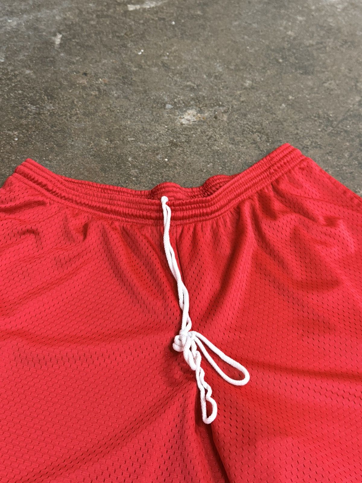 Champion Champion Mesh Patch Logo Shorts XL Red Size US 36 / EU 52 - 3 Thumbnail