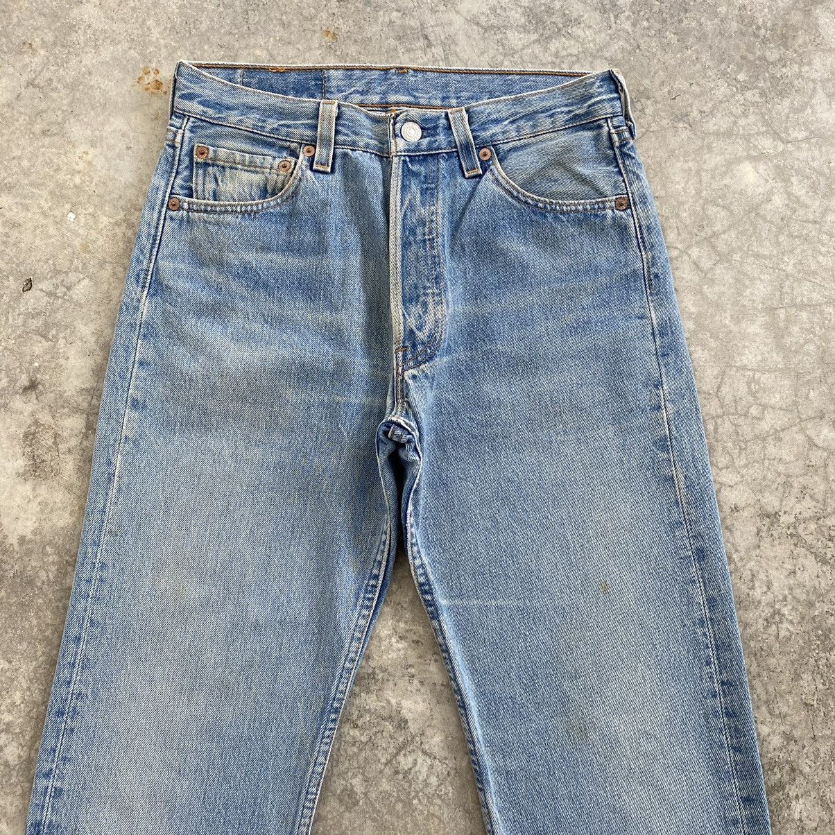 Levi's Size 28x33 Vintage 90’s Levis 501 Light Blue Jeans Size US 28 / EU 44 - 2 Thumbnail