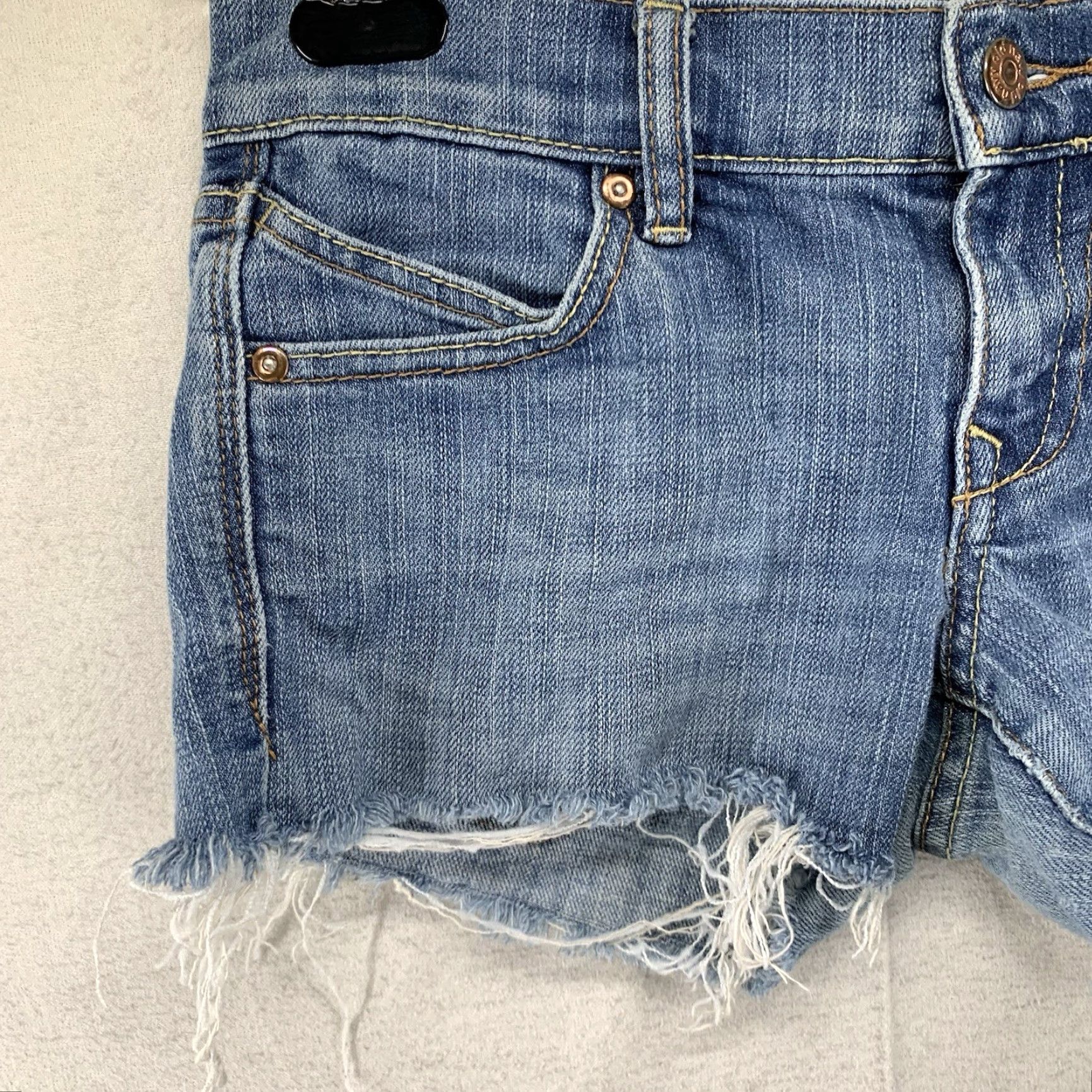 Old Navy Old Navy The Diva Shorts Women's 0 Blue Denim 29in 2in Inseam Flat Front Zip 5-Pocket Stretch Bohemian Casual Summer Festival Beach Vibes Size 25" / US 0 / IT 36 - 6 Thumbnail
