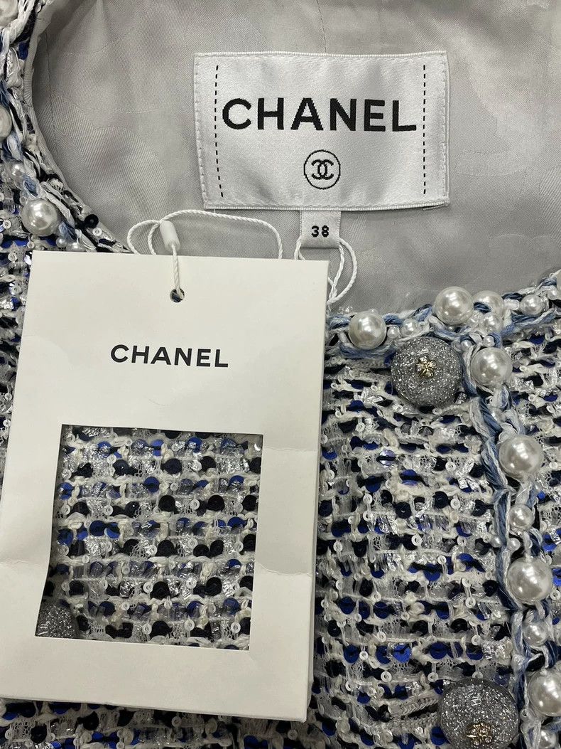 Chanel Chanel 25P white and blue pearl inlaid sequin woven jacket Size XS / US 0-2 / IT 36-38 - 4 Thumbnail